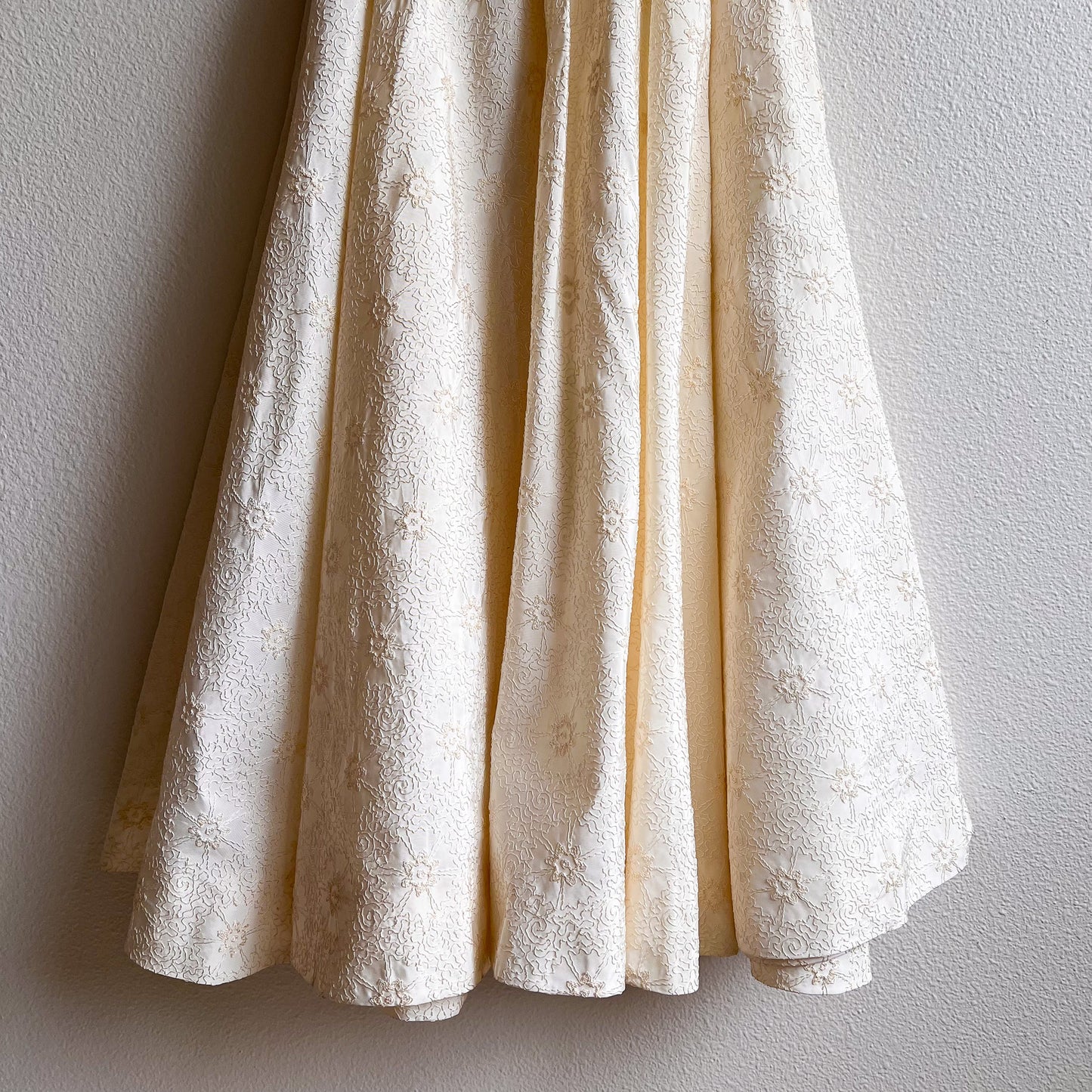 Stunning 1950s Ivory Embroidered Tea Dress (XS/S)