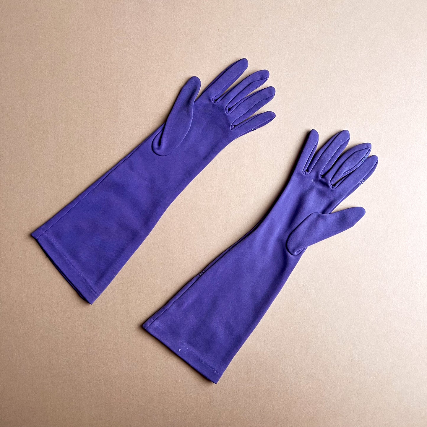1950s Purple Long Gloves With Embroidered Details