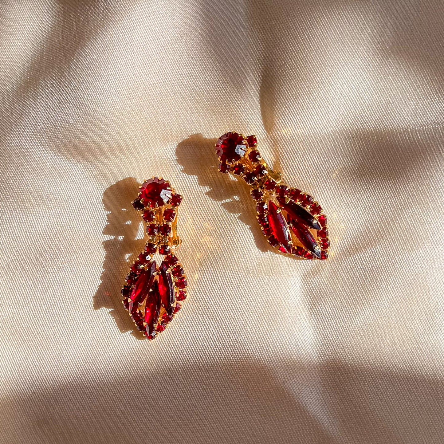 1950s Rich Red Rhinestone Clip-On Earrings