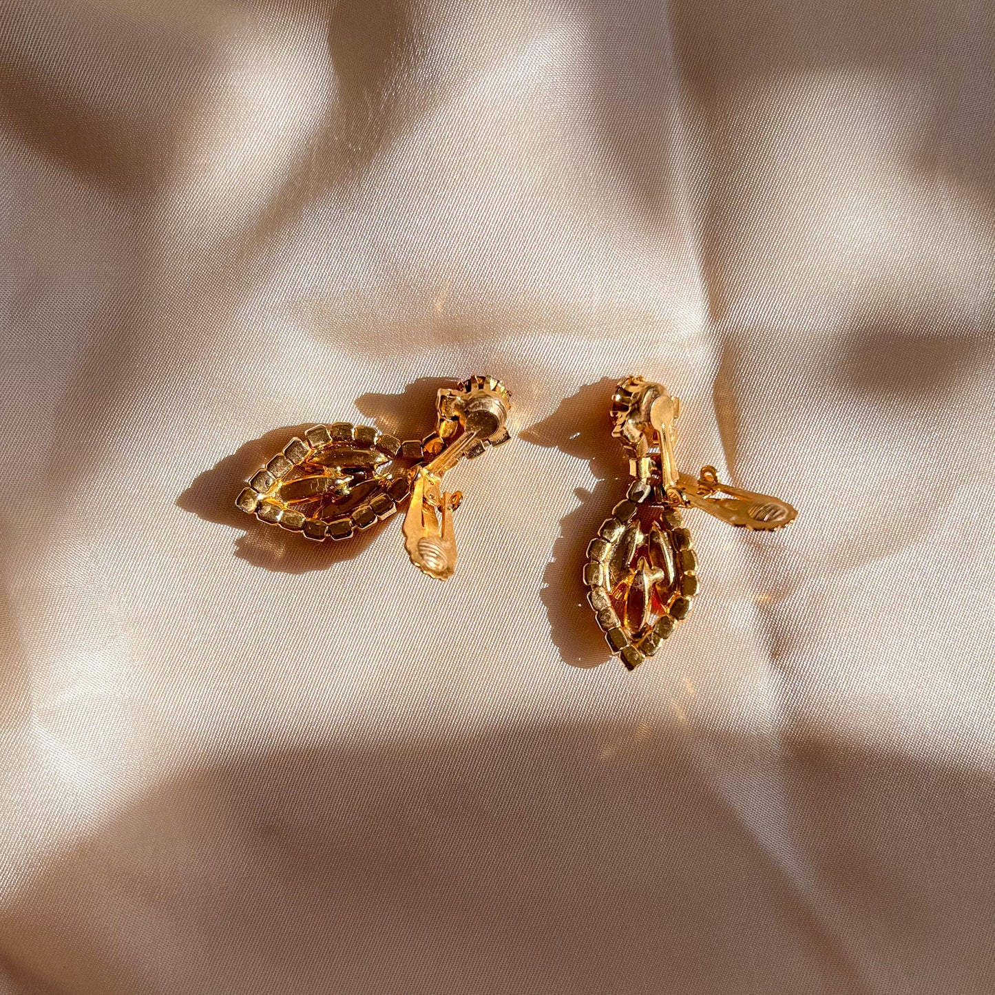 1950s Rich Red Rhinestone Clip-On Earrings