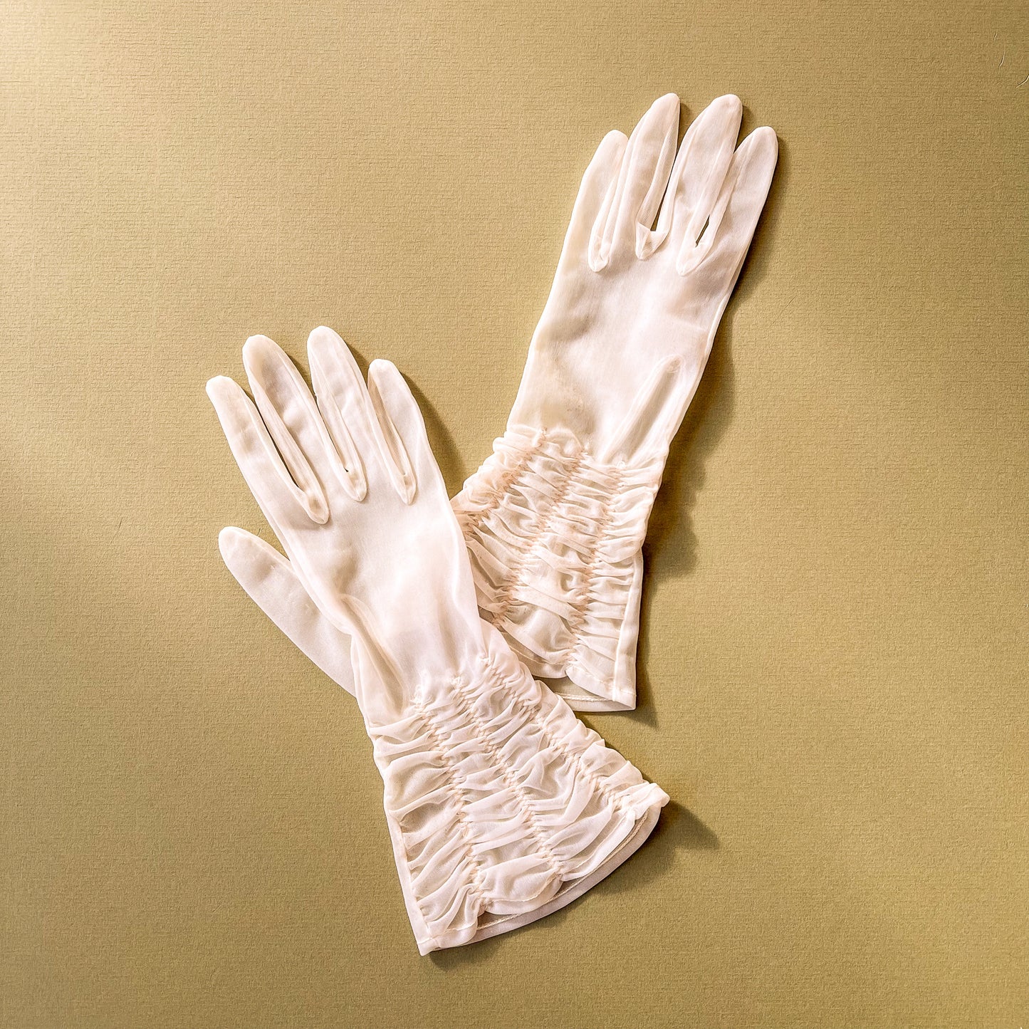 1950s Sheer White Ruched Gloves