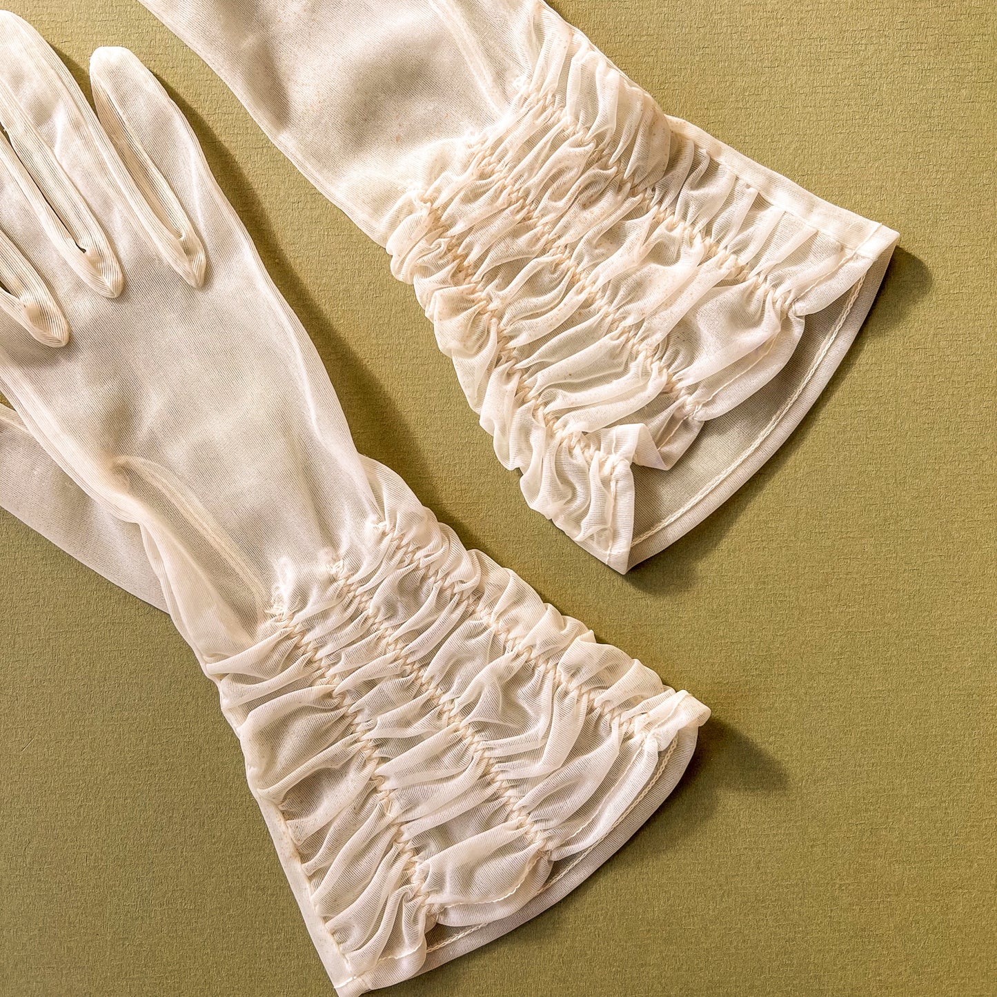 1950s Sheer White Ruched Gloves