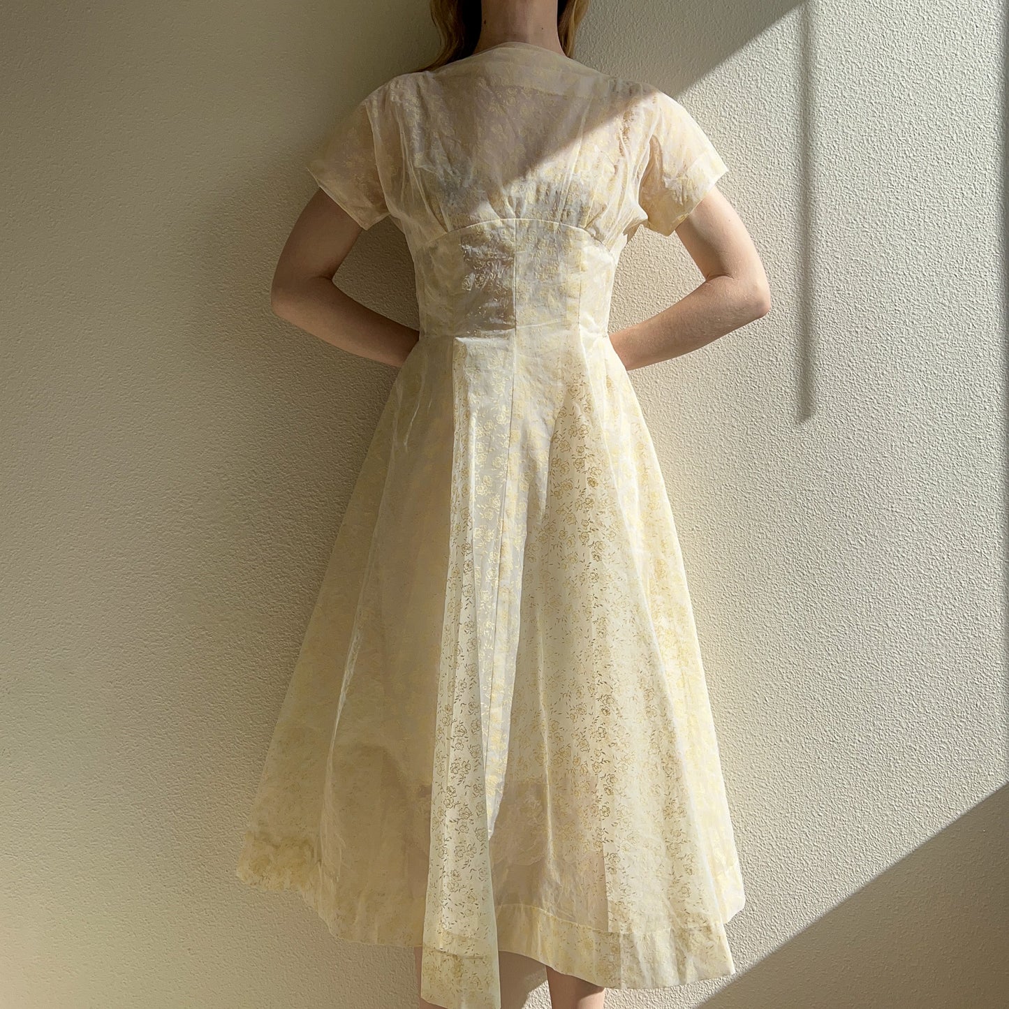 Sheer 1950s White Dainty Florals Cocktail Dress (M/L)