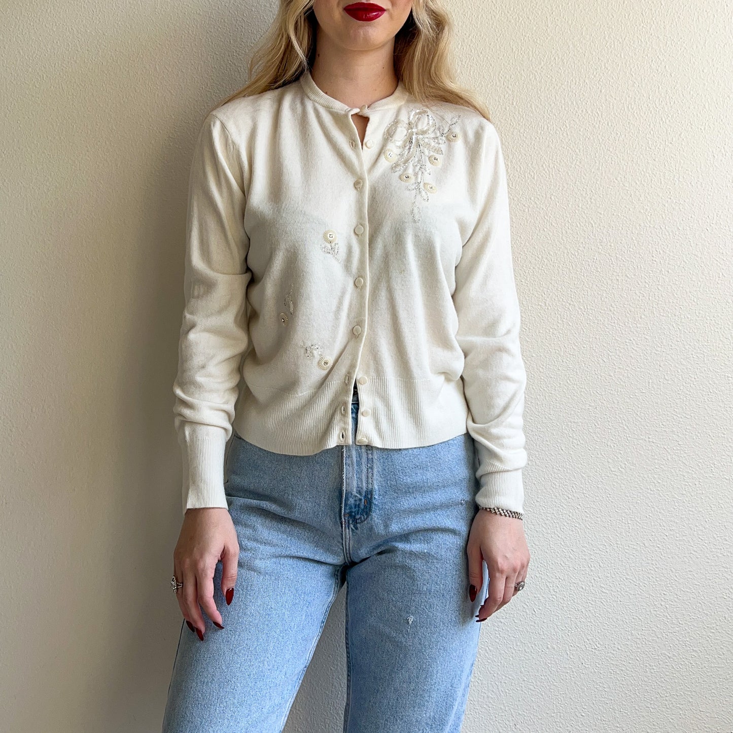 Soft 1950s White Cardigan With Beaded Bow (M/L)