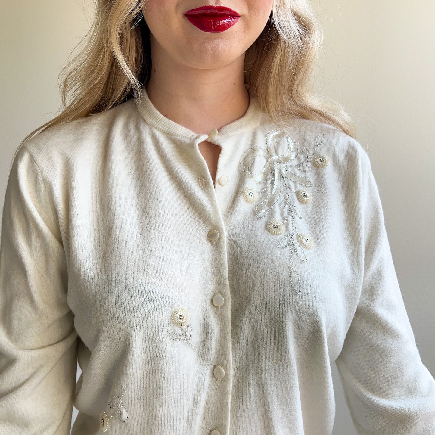 Soft 1950s White Cardigan With Beaded Bow (M/L)