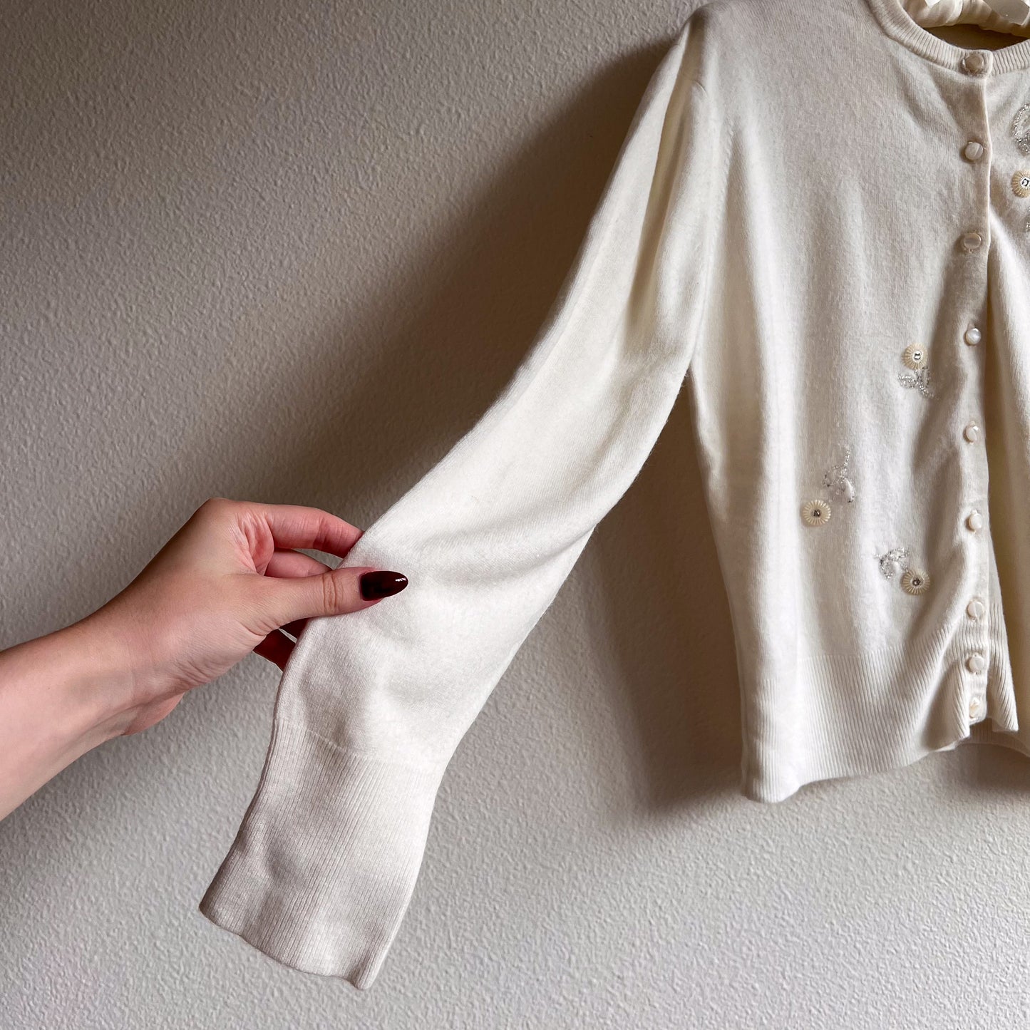 Soft 1950s White Cardigan With Beaded Bow (M/L)