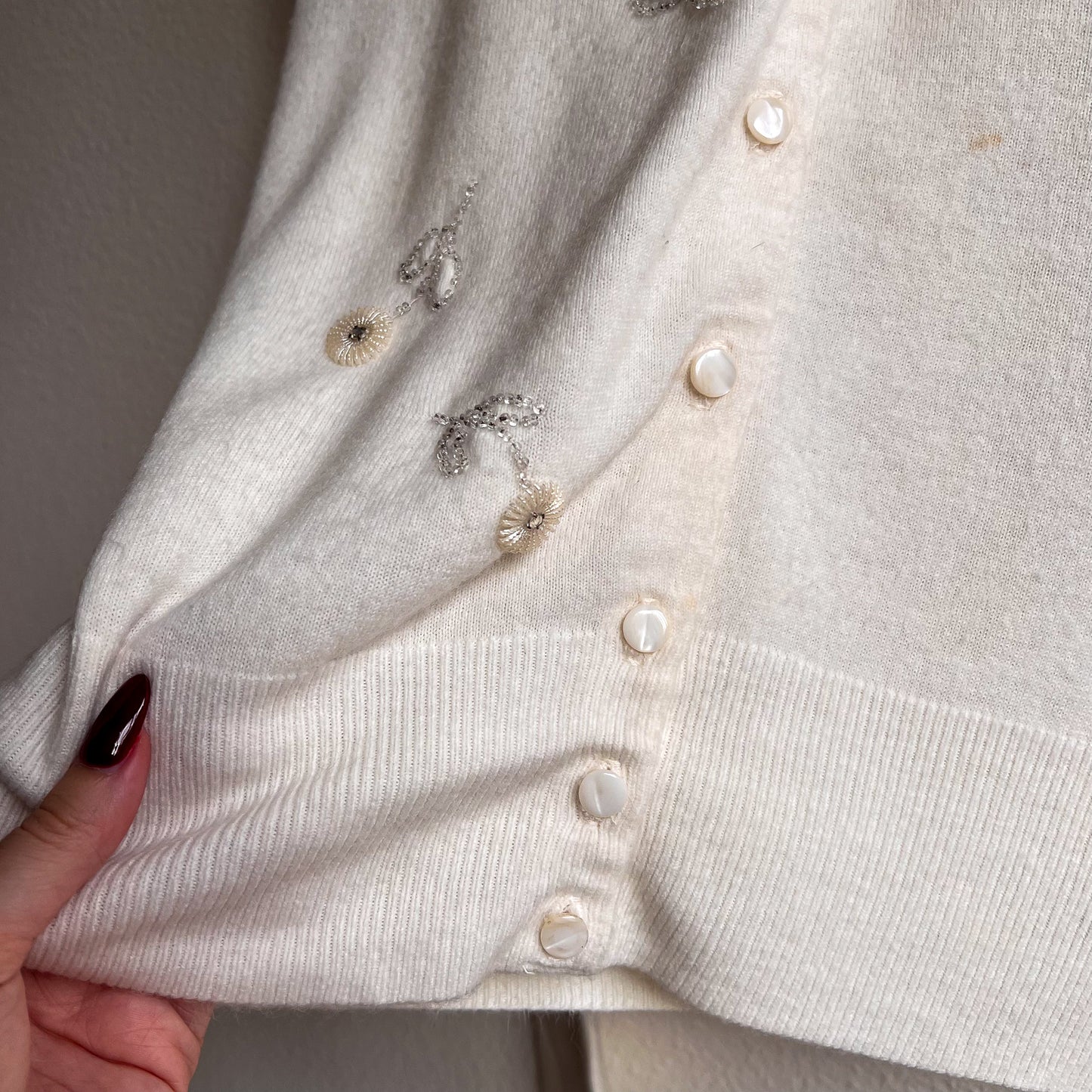 Soft 1950s White Cardigan With Beaded Bow (M/L)