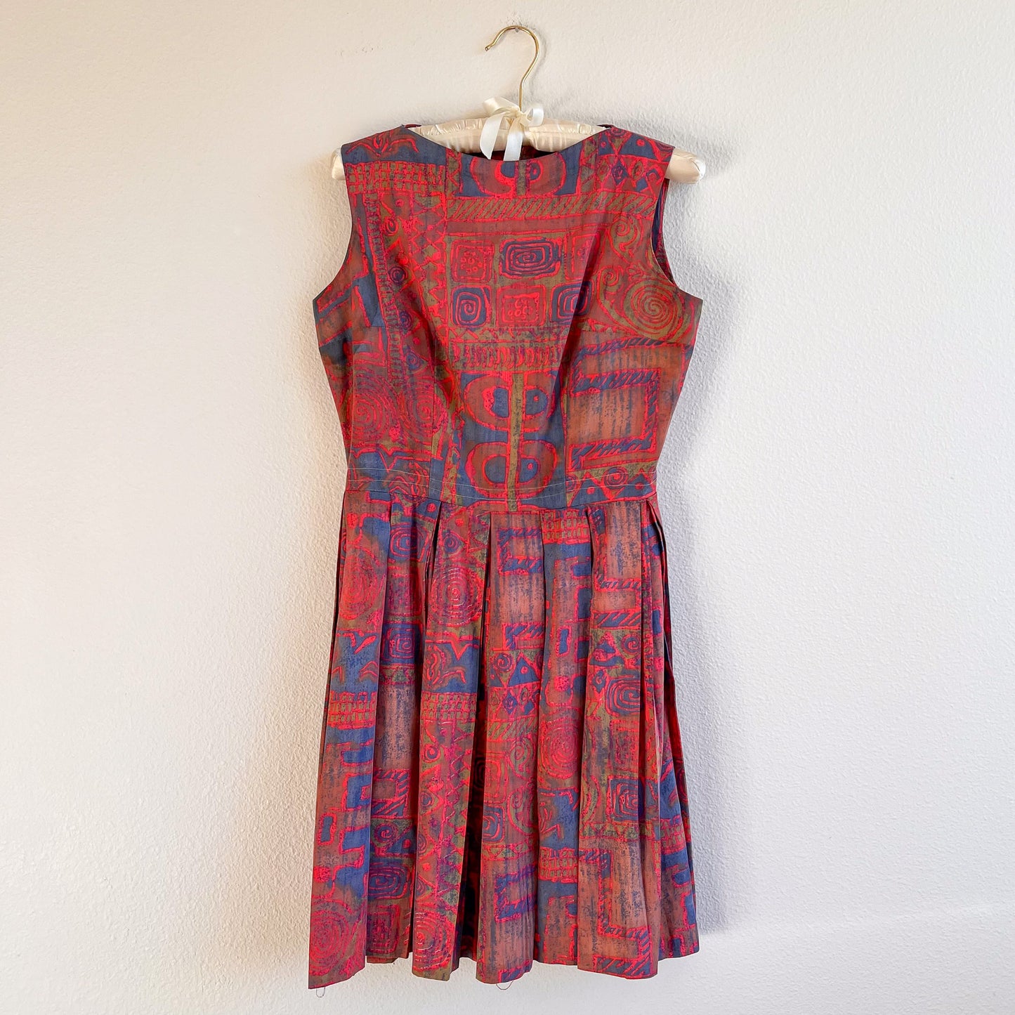 1950s Funky Tiki Print Dress With Pleated Skirt (M)