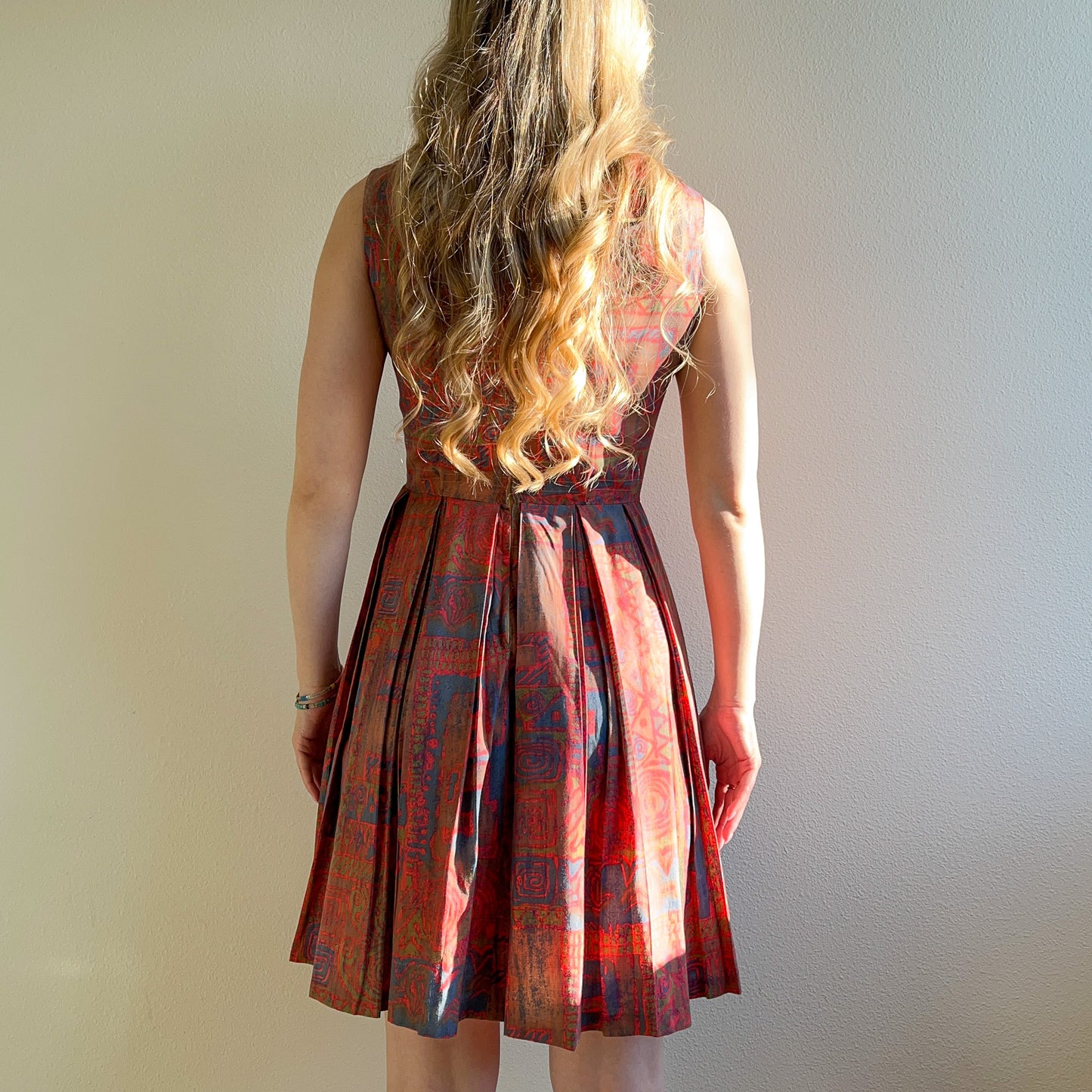 1950s Funky Tiki Print Dress With Pleated Skirt (M)