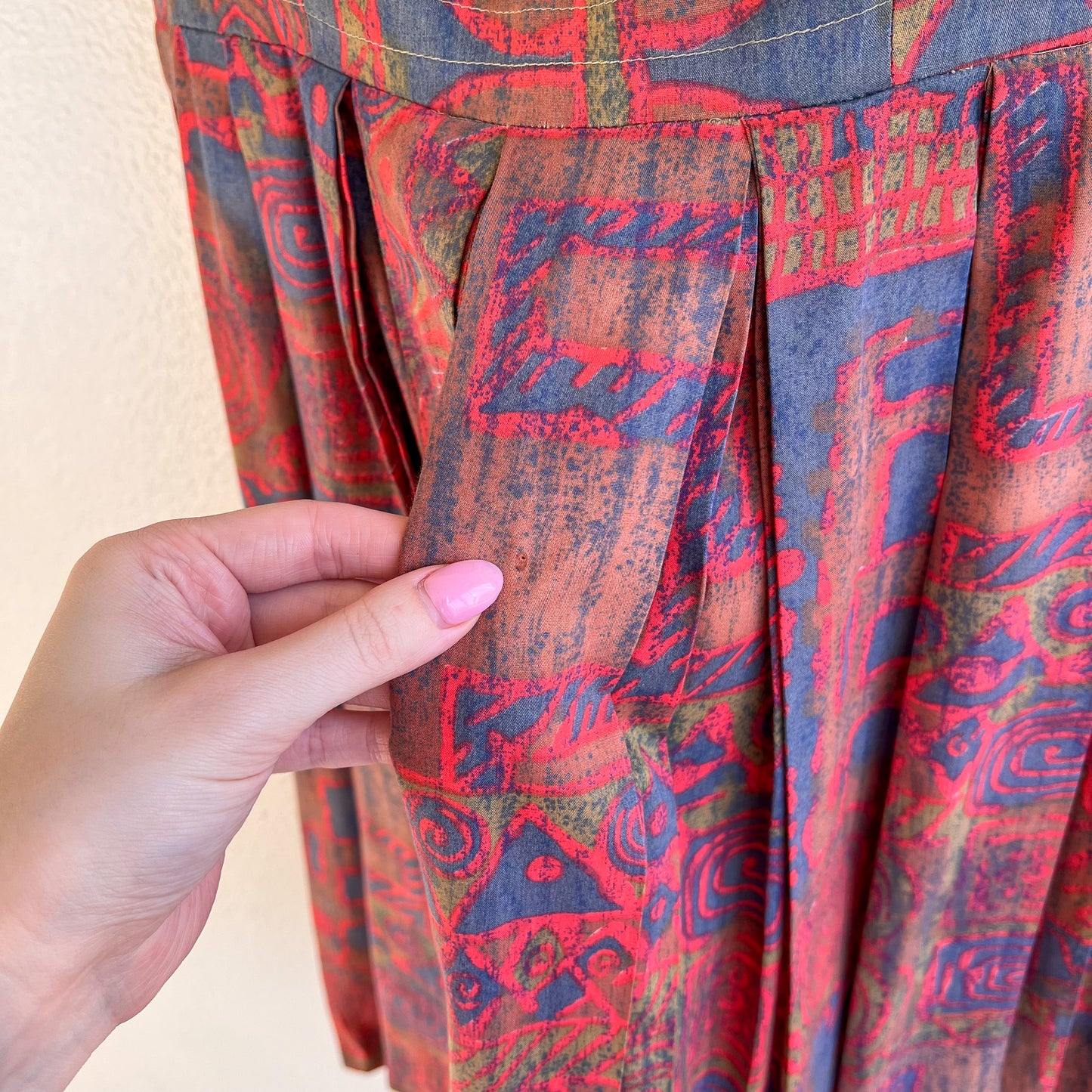 1950s Funky Tiki Print Dress With Pleated Skirt (M)