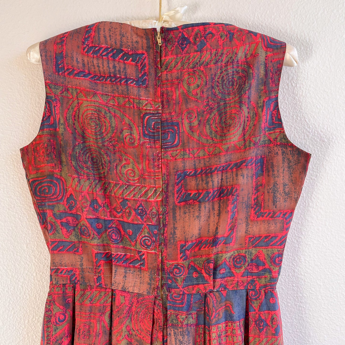 1950s Funky Tiki Print Dress With Pleated Skirt (M)