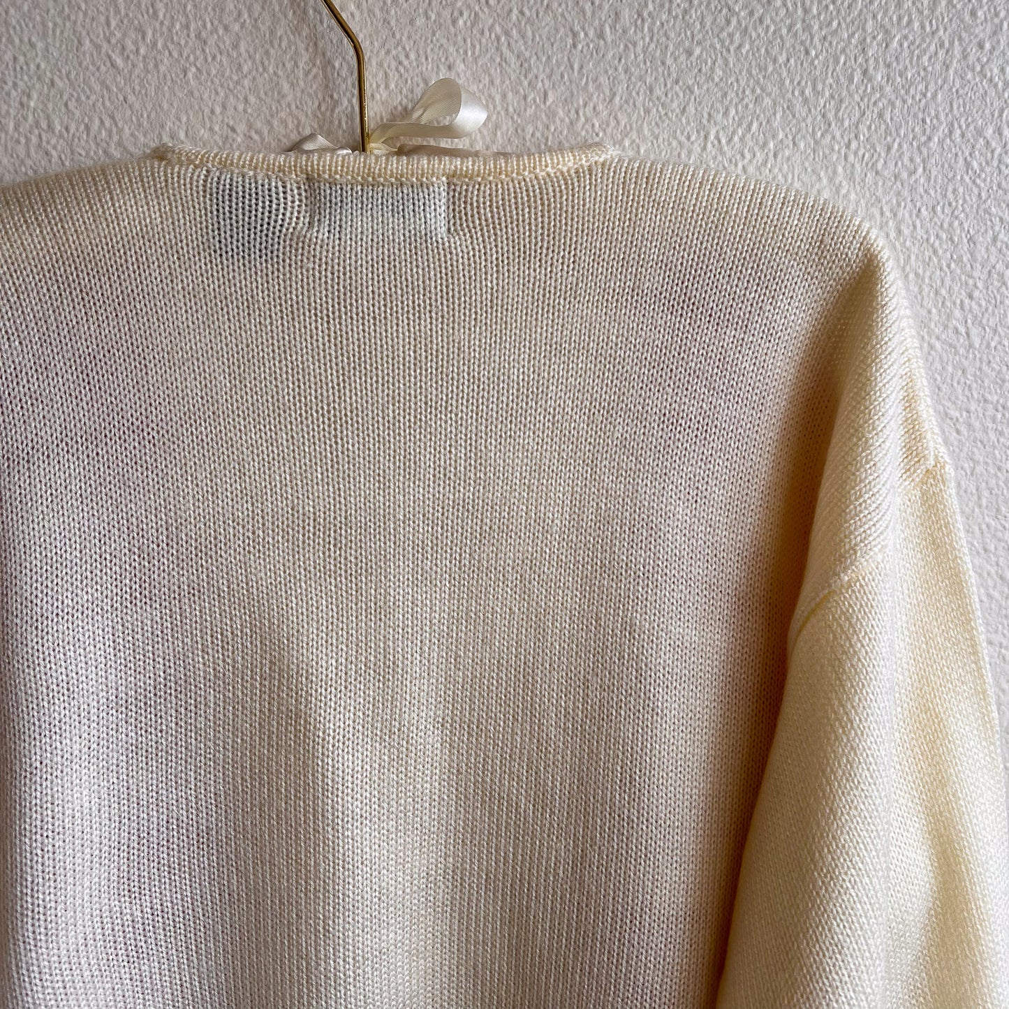 1950s White Cardigan With Red Bird Pattern (M/L)