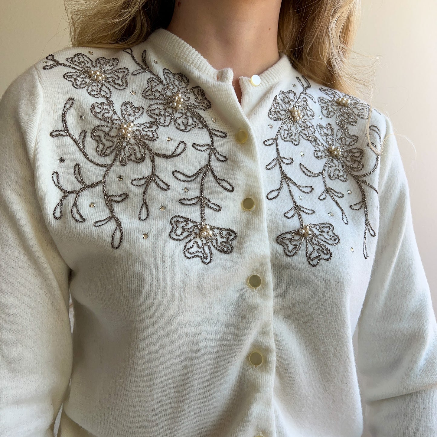 1950s White Cardigan With Floral Embellishments (M)