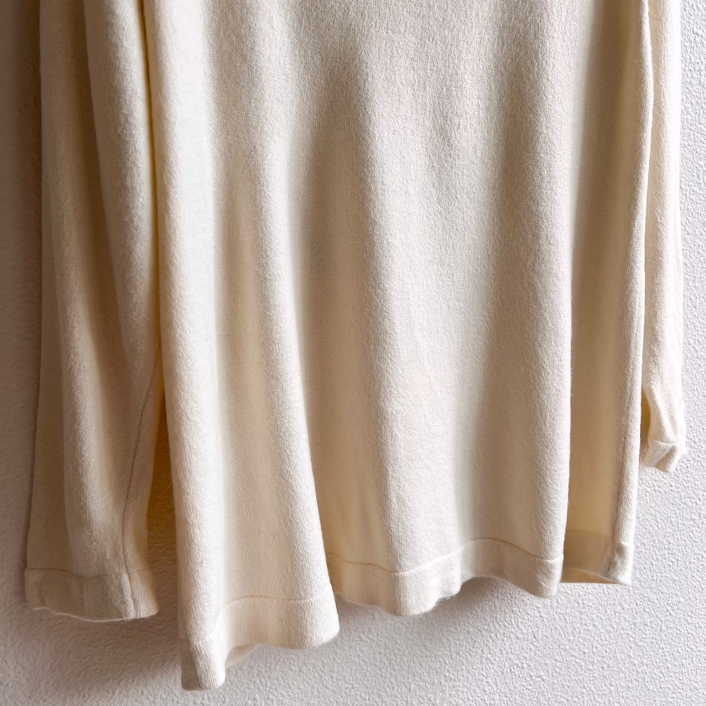 1950s White Cashmere Cardigan With Leaf Details (S/M)