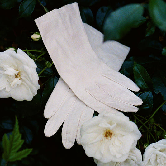 Adorable 1950s White Kid Leather Gloves