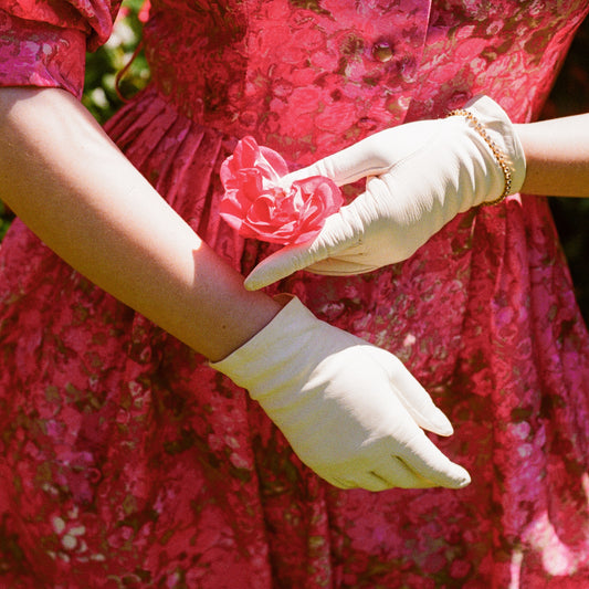 Adorable 1950s White Kid Leather Gloves