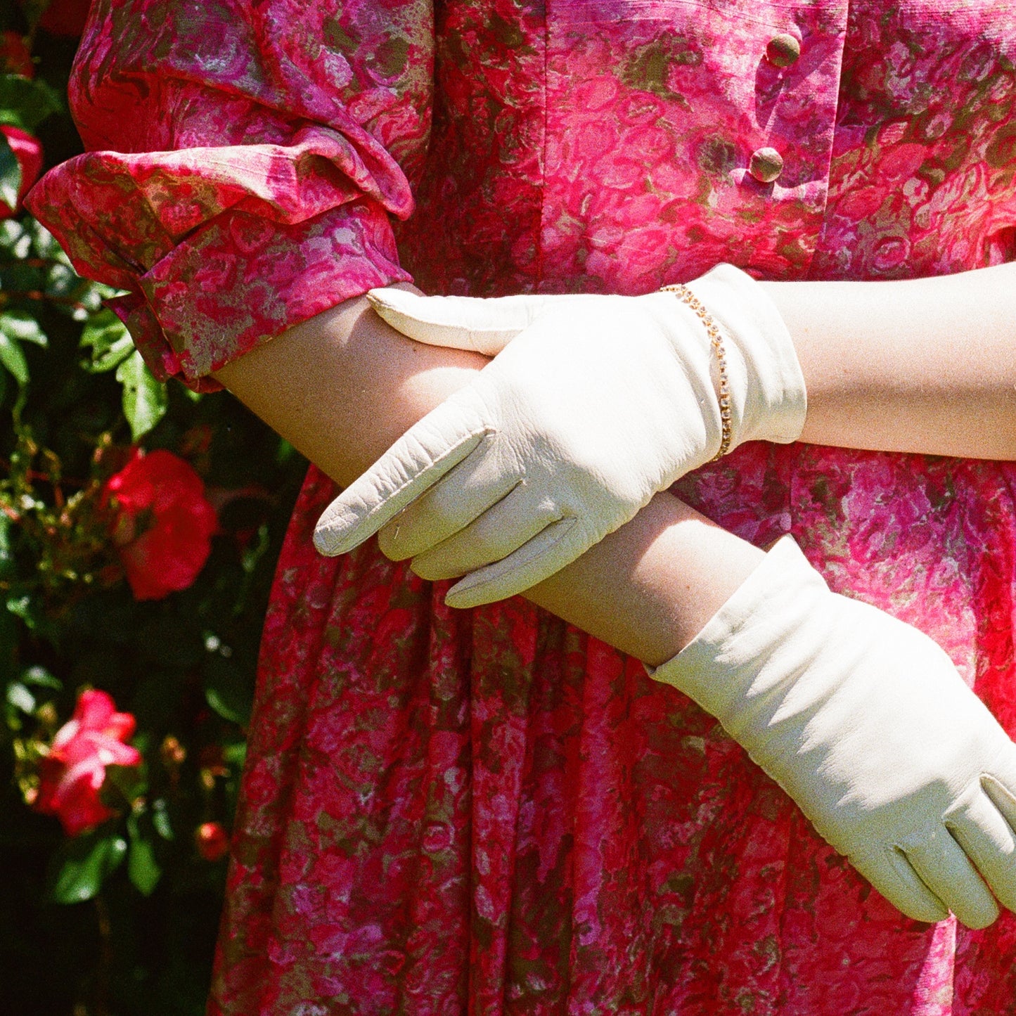 Adorable 1950s White Kid Leather Gloves