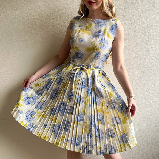 1950s White Pleated Dress With Soft Blue Florals (M)