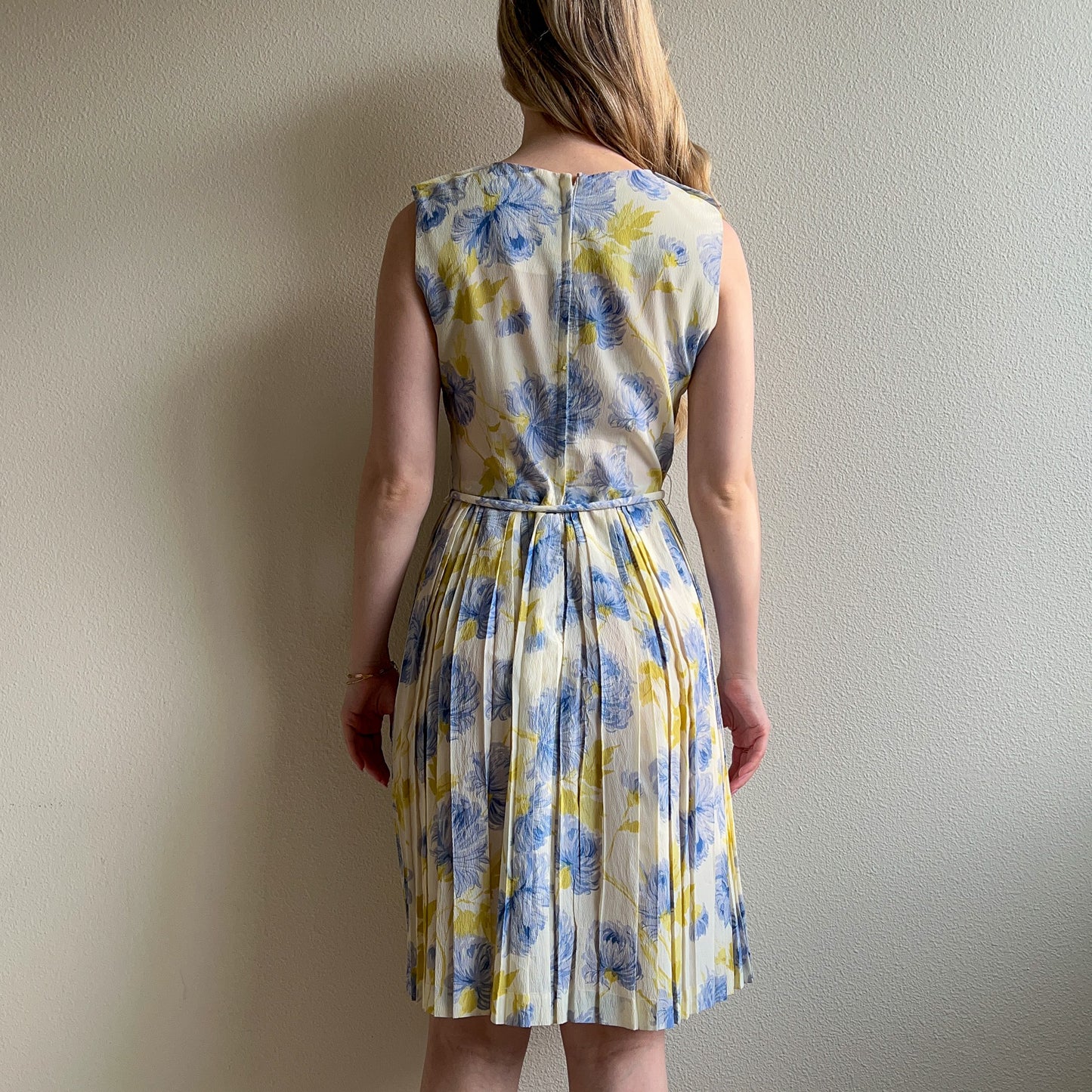 1950s White Pleated Dress With Soft Blue Florals (M)
