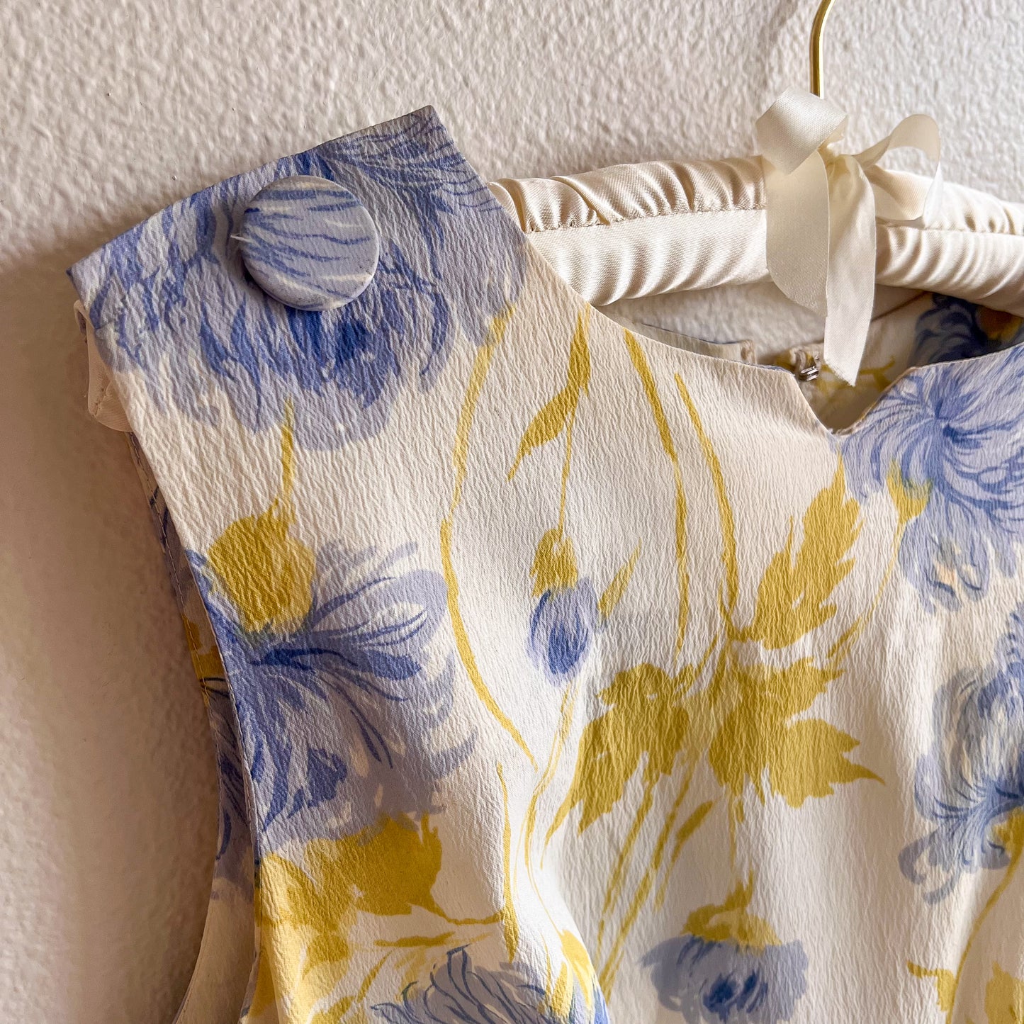 1950s White Pleated Dress With Soft Blue Florals (M)