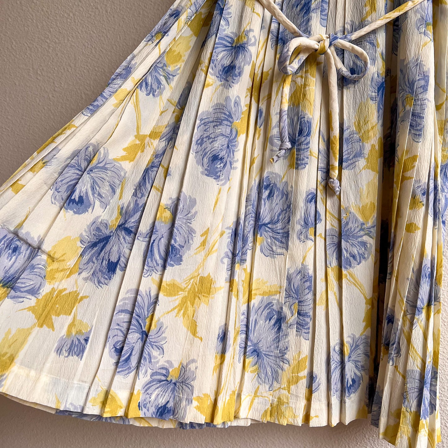 1950s White Pleated Dress With Soft Blue Florals (M)