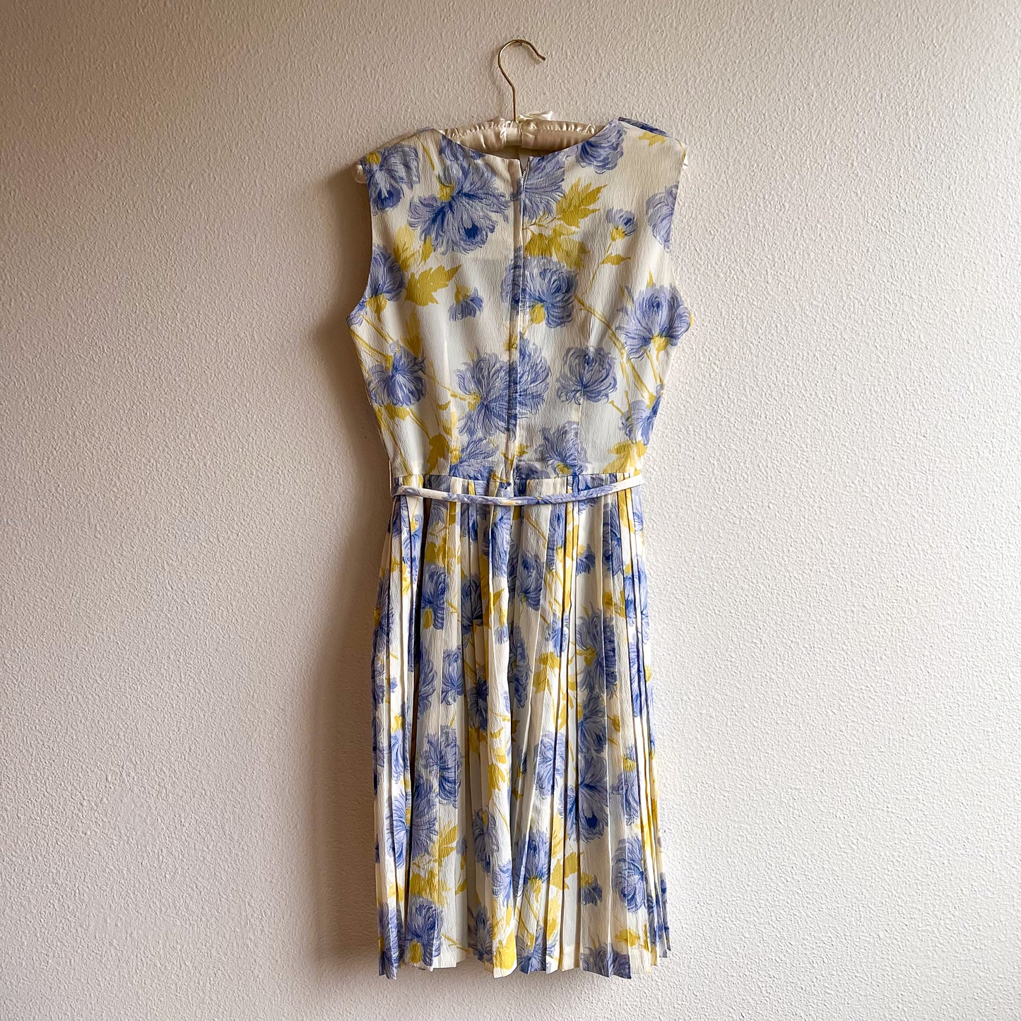 1950s White Pleated Dress With Soft Blue Florals (M)
