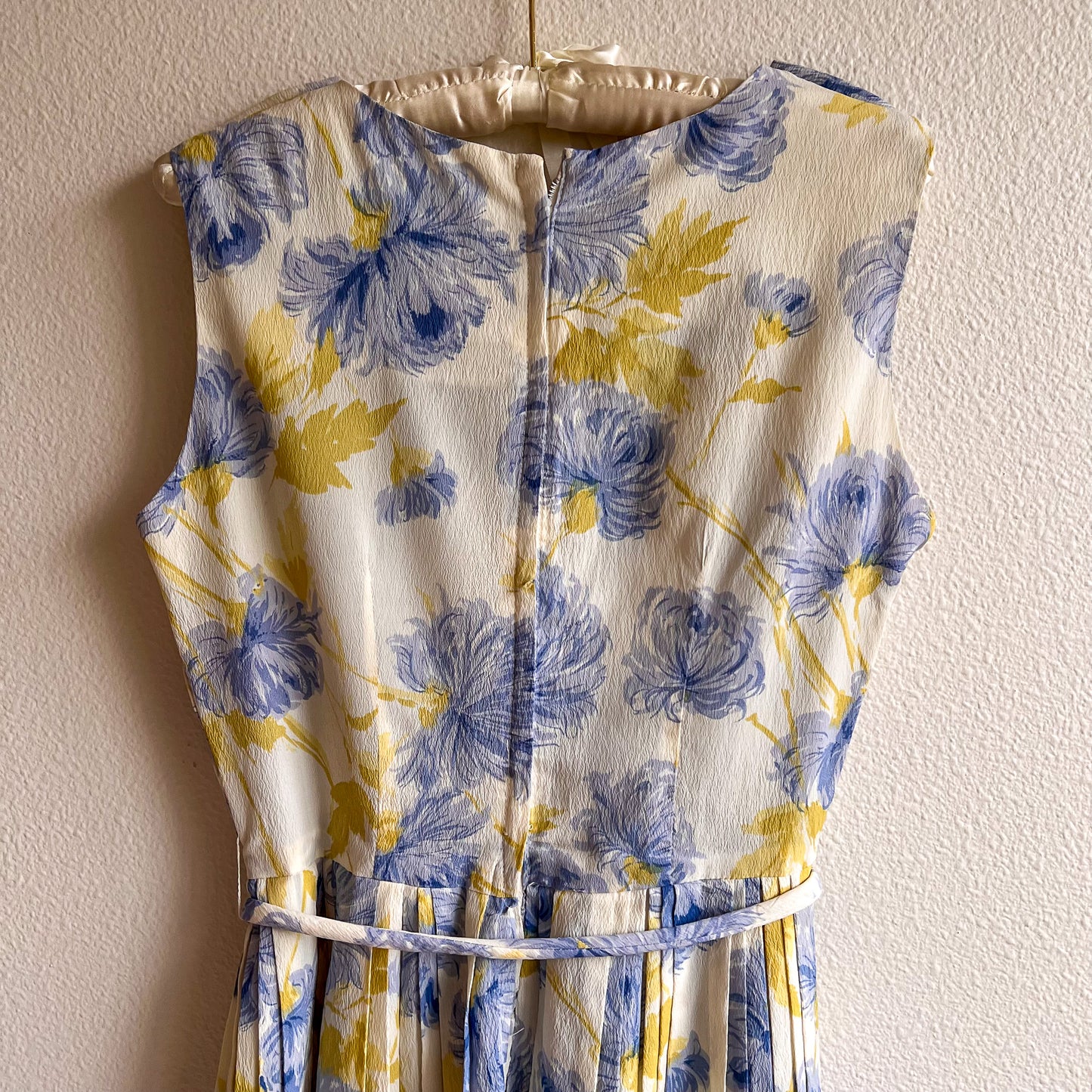 1950s White Pleated Dress With Soft Blue Florals (M)