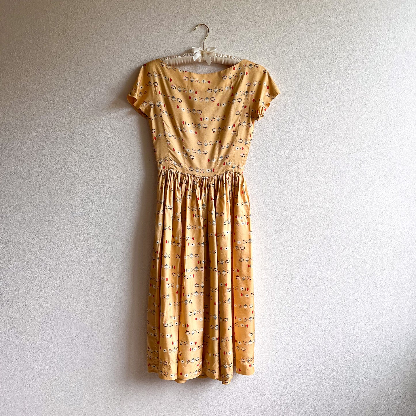 Darling 1950s Yellow Silk Dress With Delicate Print (XS)