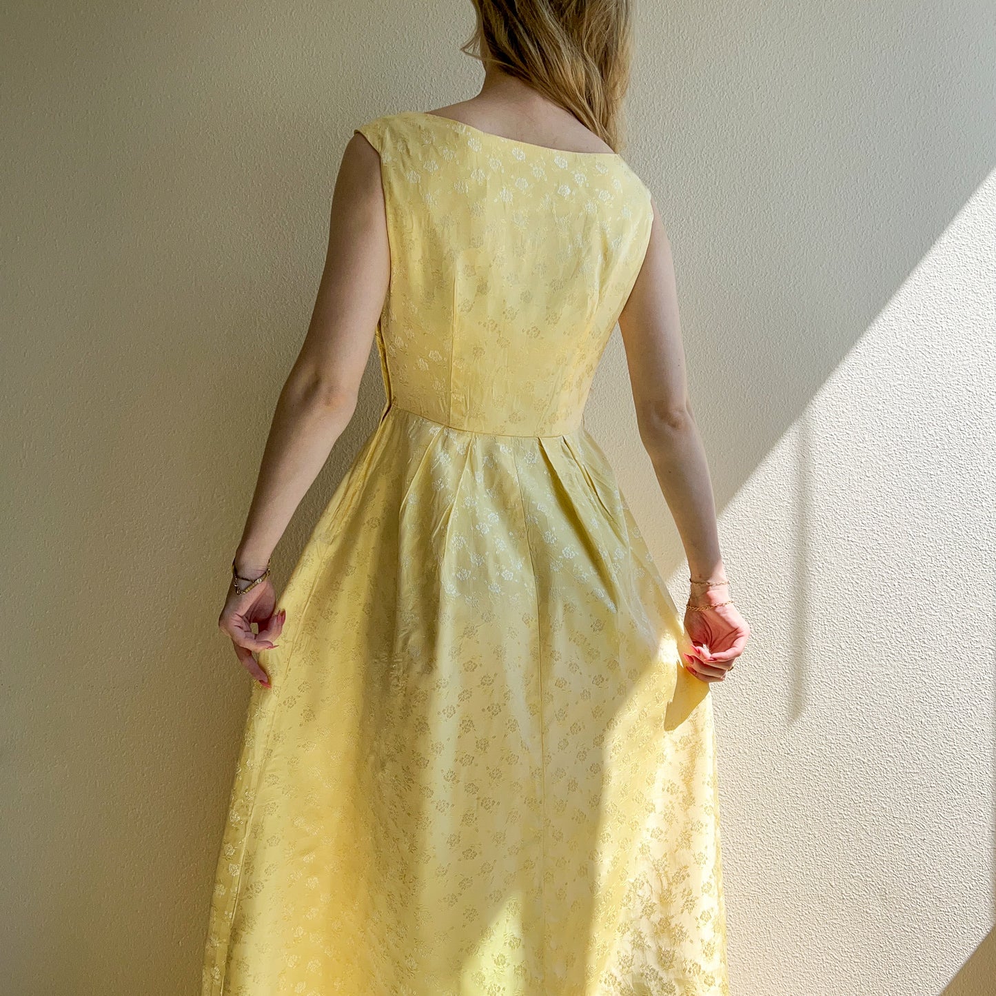 Darling 1950s Soft Yellow Silk Jacquard Gown (S/M)