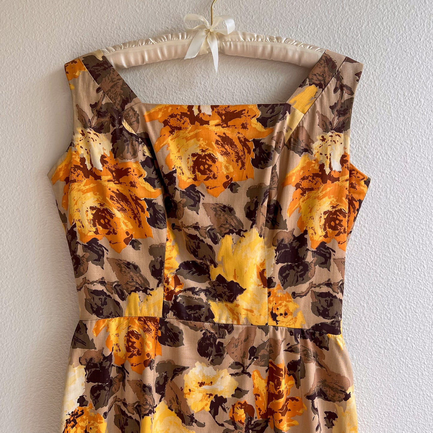 1960s Autumnal Blooming Roses Print Dress (M/L)