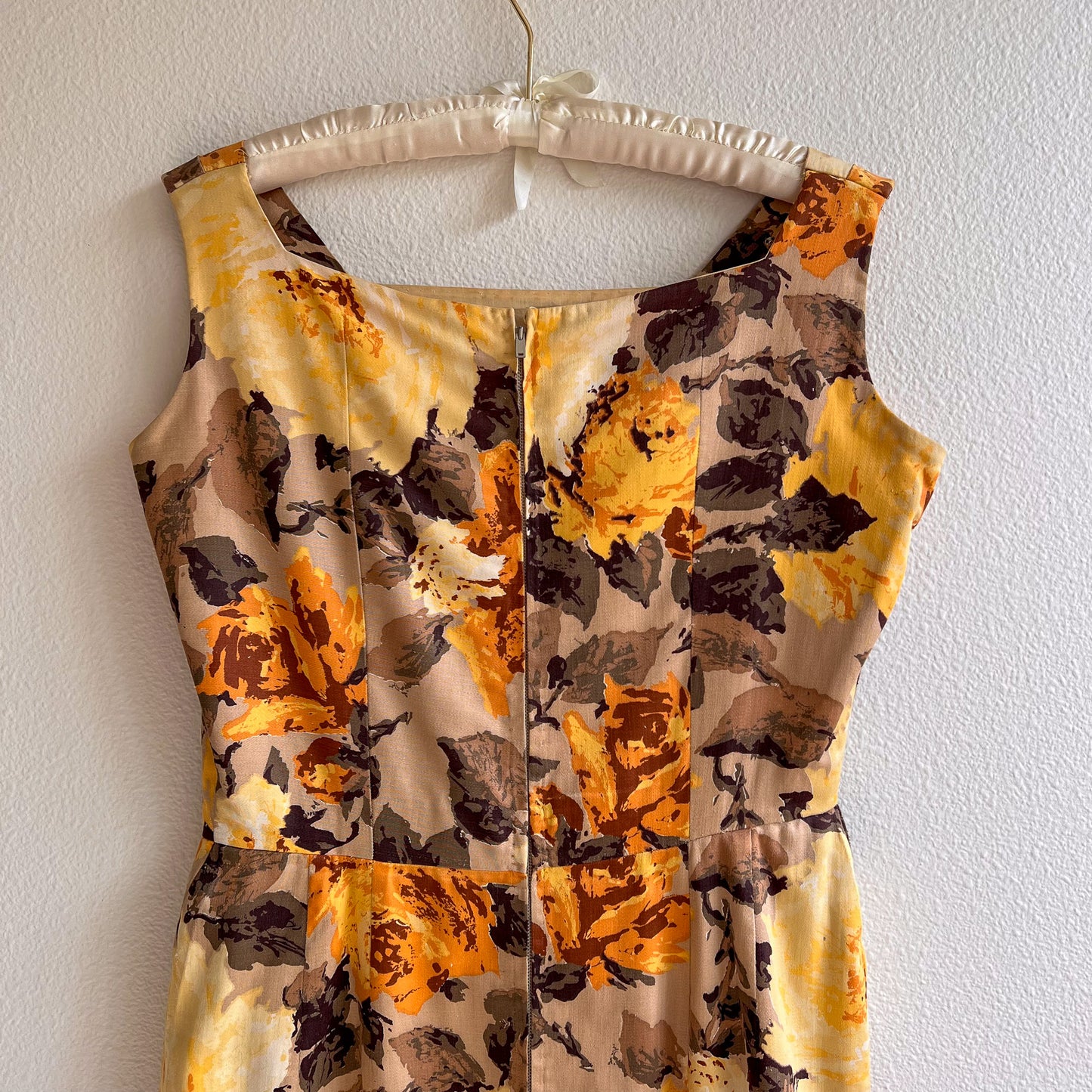 1960s Autumnal Blooming Roses Print Dress (M/L)