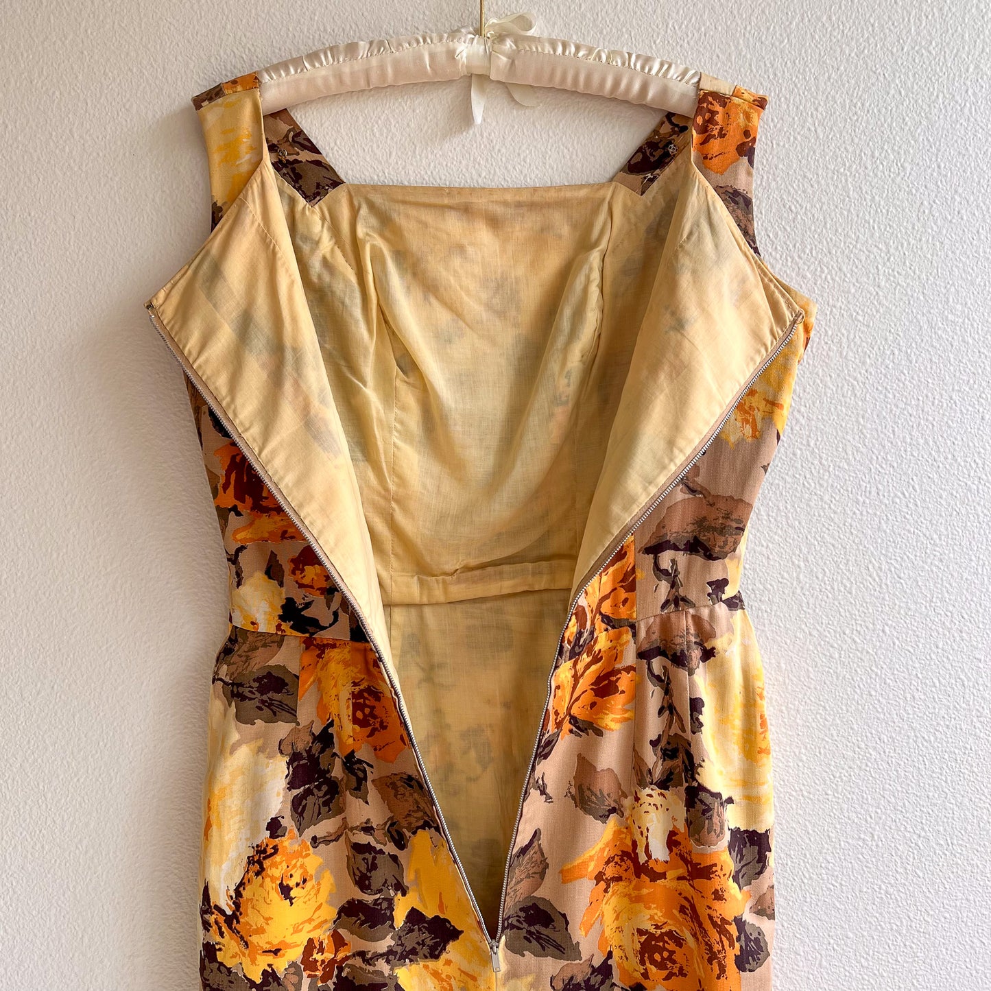 1960s Autumnal Blooming Roses Print Dress (M/L)