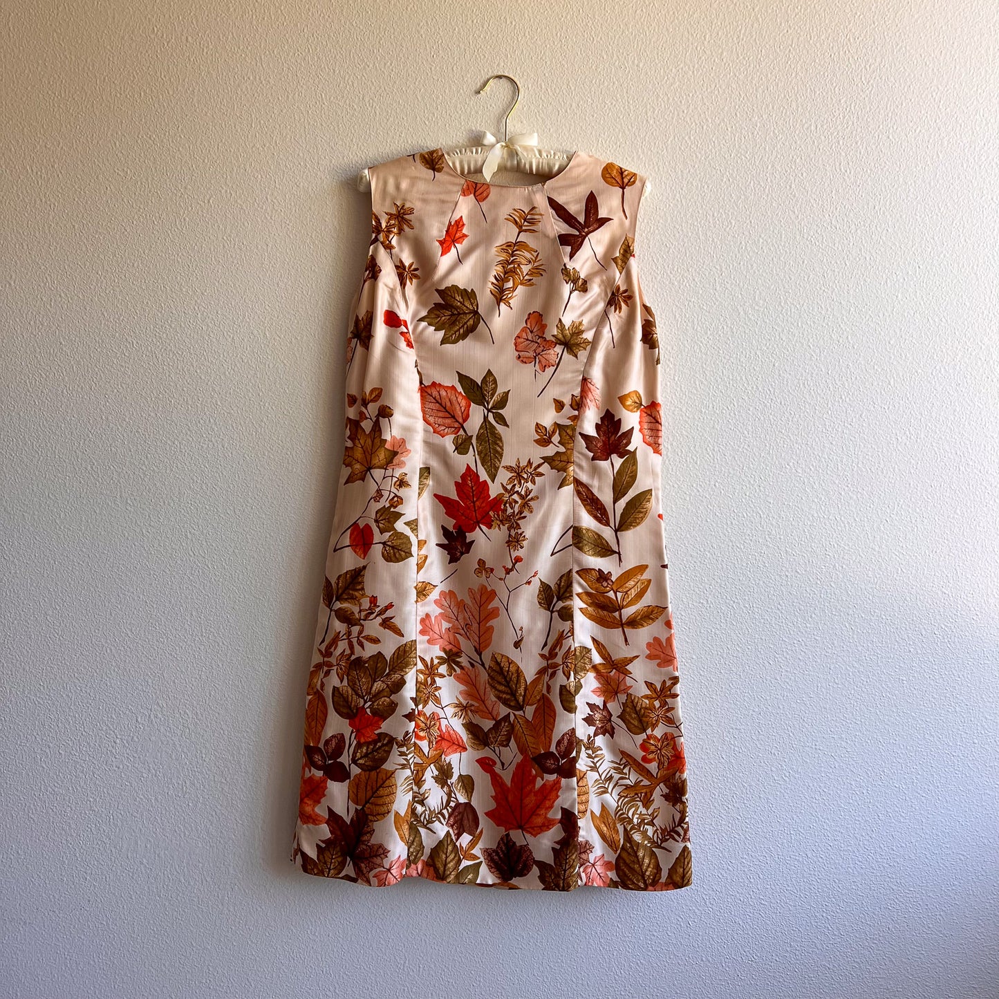 Darling 1960s Autumnal Falling Leaves Print Silk Dress (S/M)