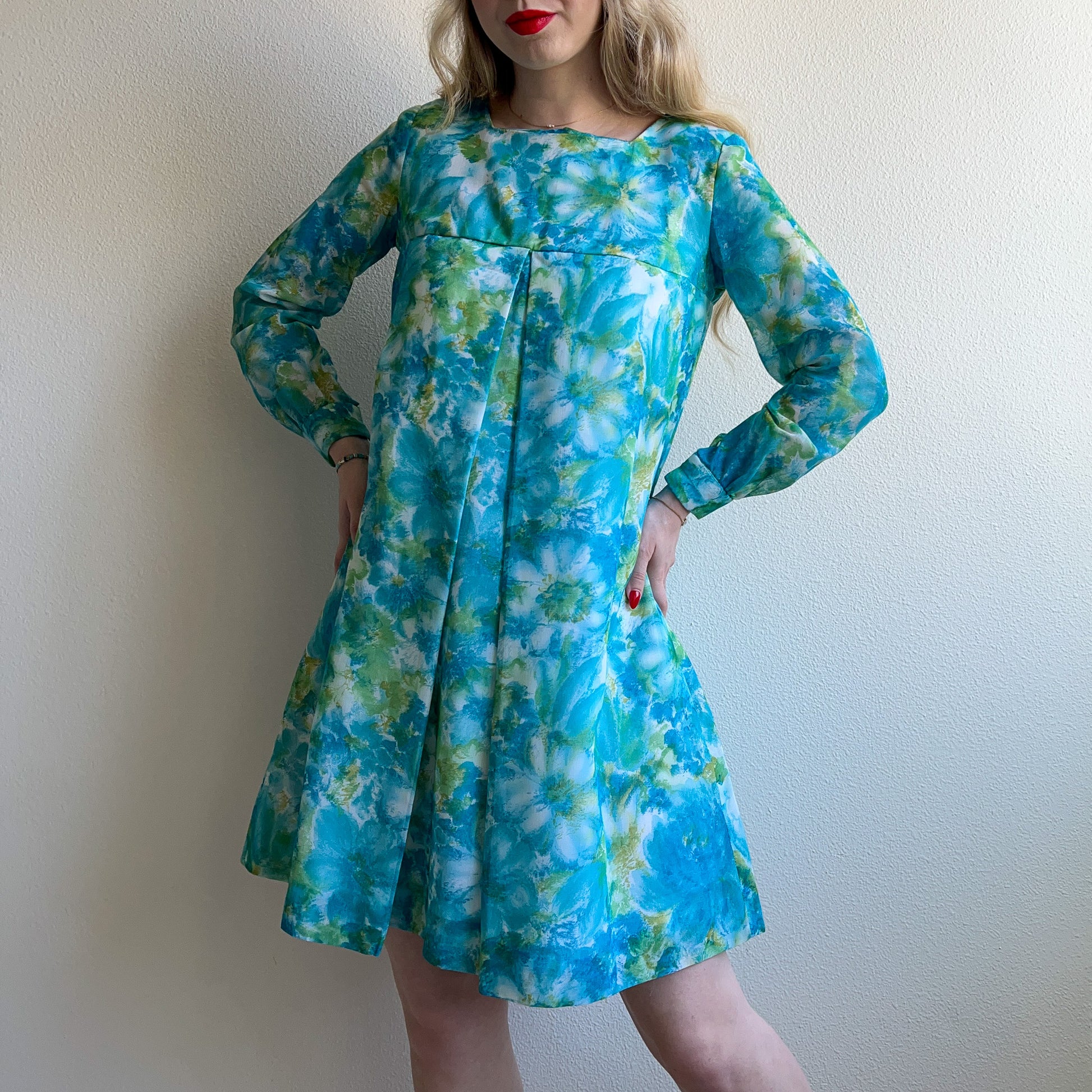 1960s Blue Floral Long Sleeve Baby Doll Dress (M/L) Studio Gloria Vintage 1960s Blue Floral Long Sleeve Baby Doll Dress (M/L) Studio Gloria Vintage