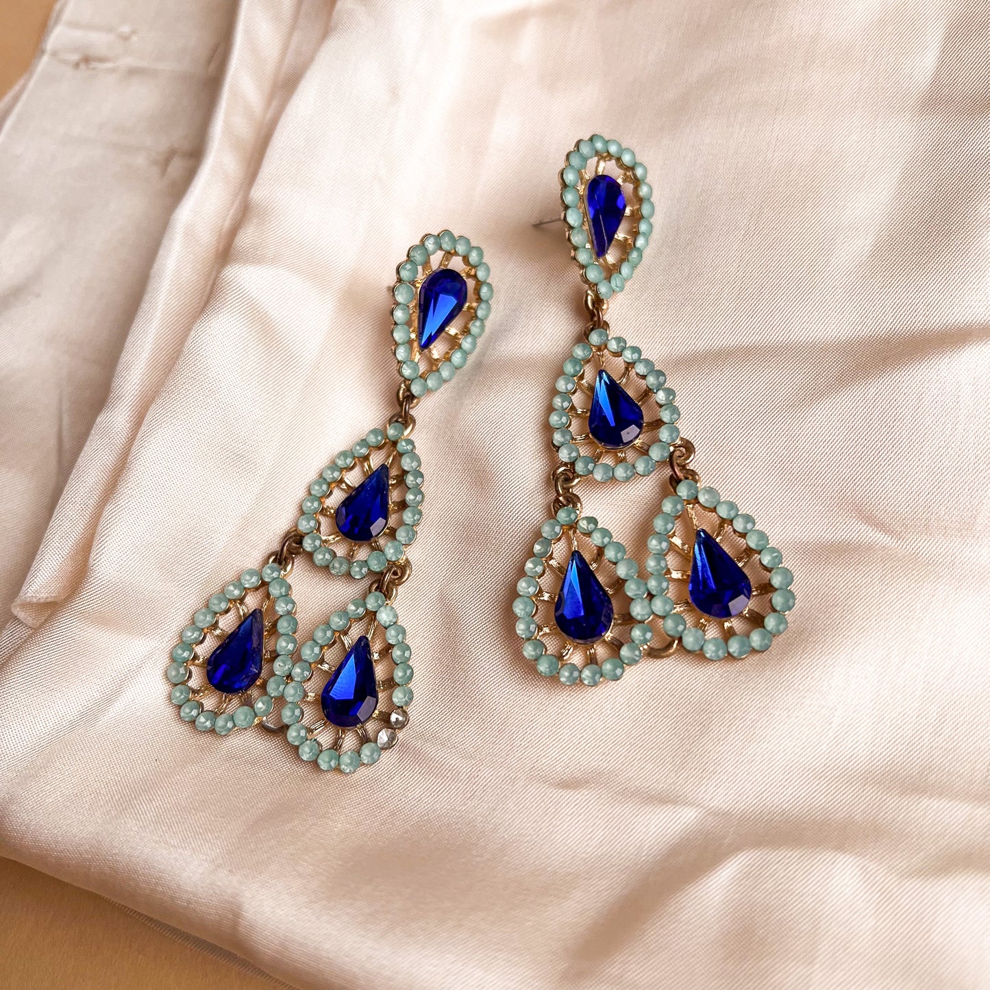 Fabulous 1960s Blue Gemstones Dangling Earrings