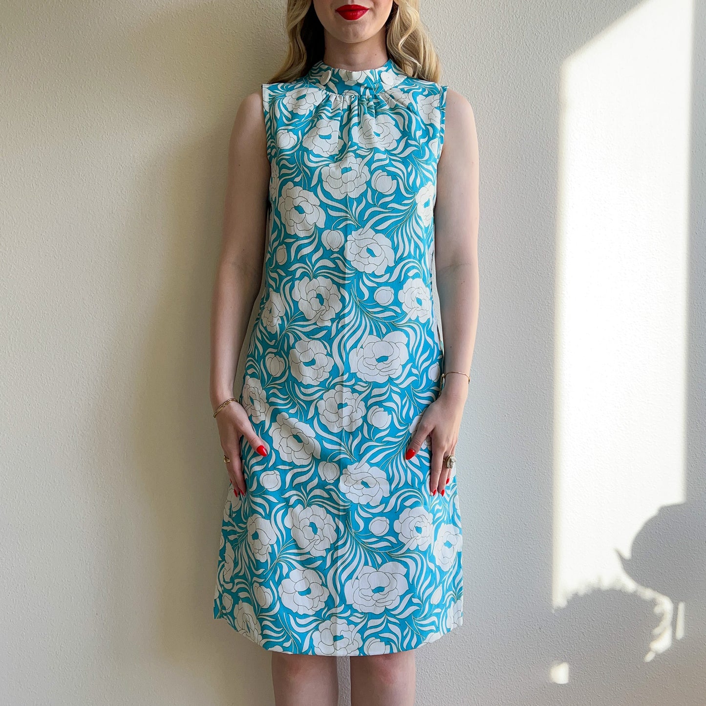 1960s Blue and White Floral Print Button Dress (M/L)