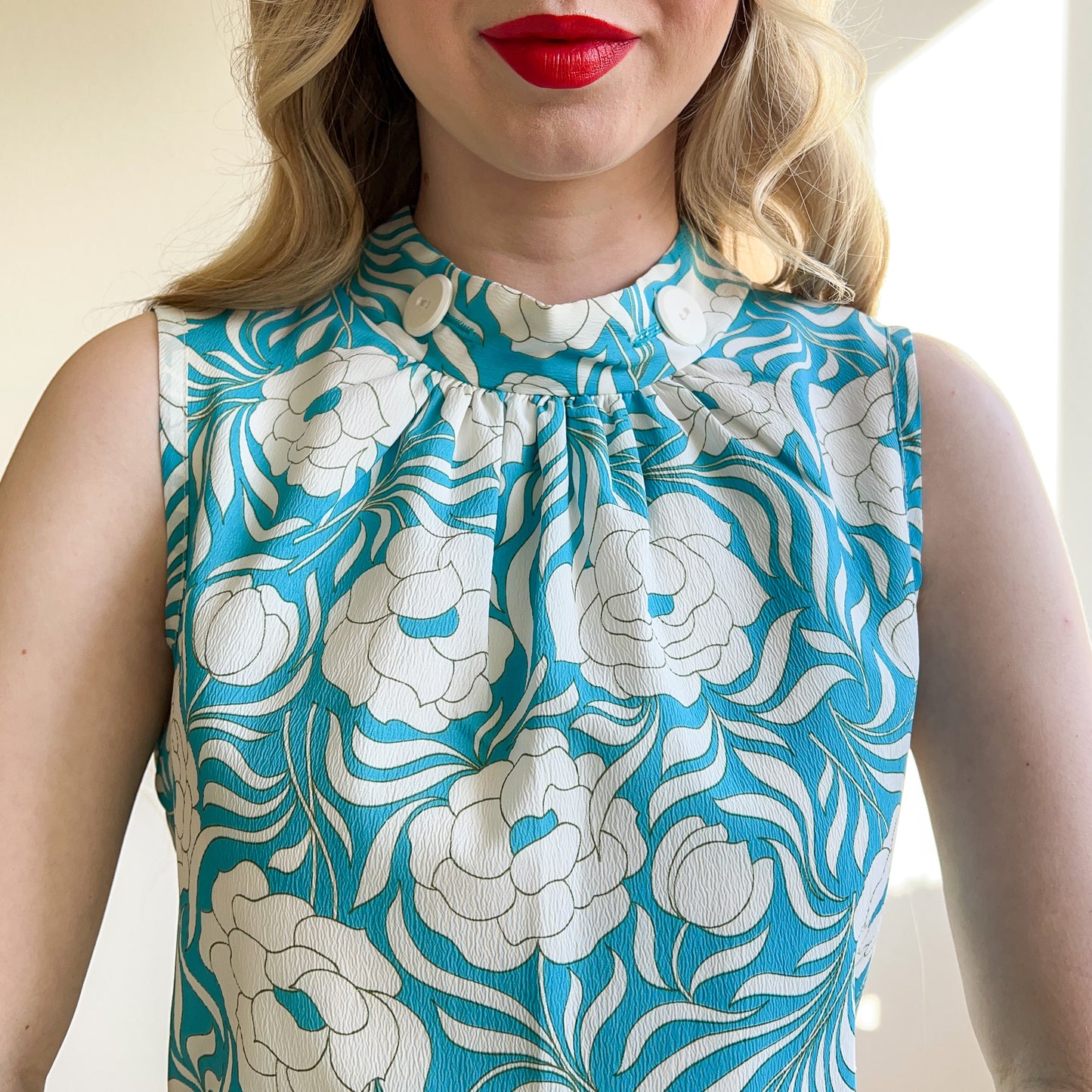 1960s Blue and White Floral Print Button Dress (M/L)