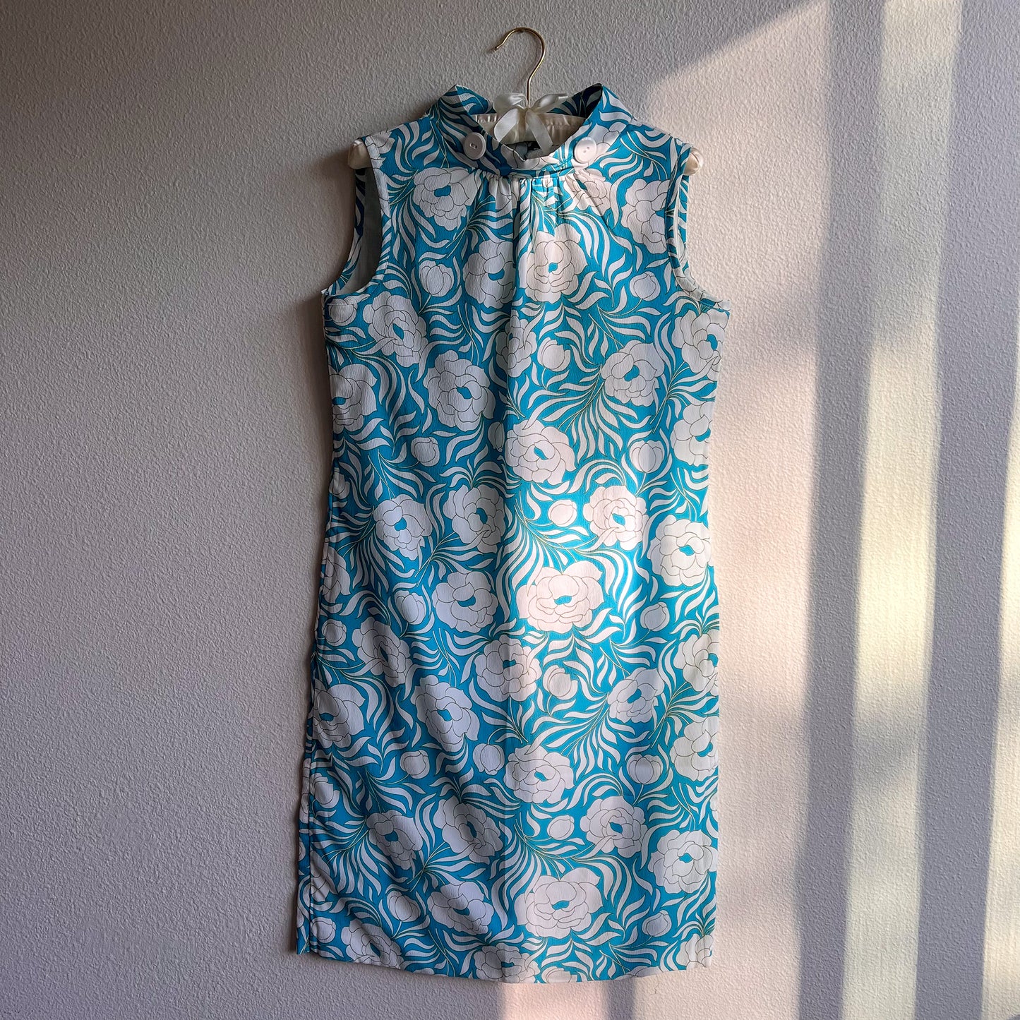 1960s Blue and White Floral Print Button Dress (M/L)