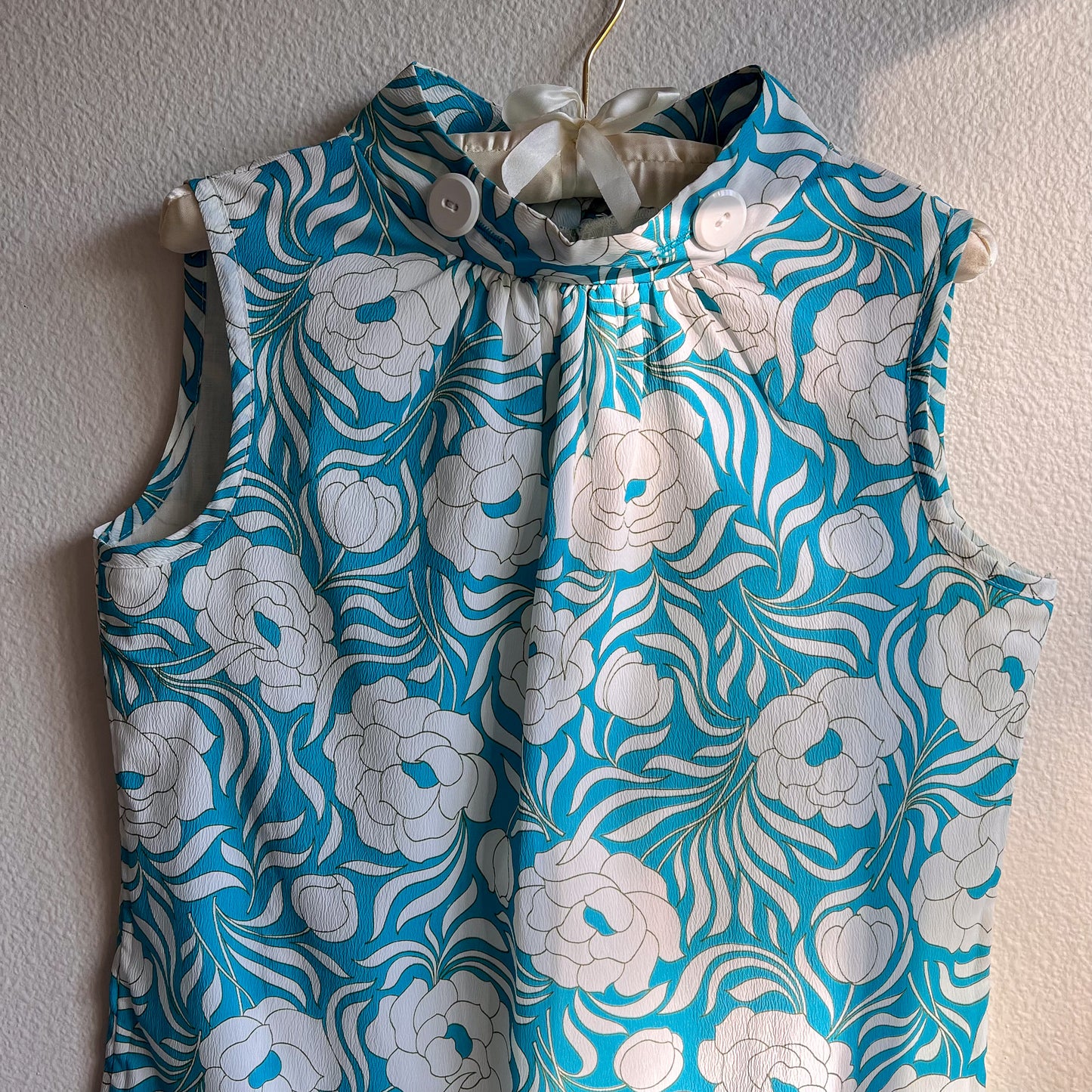 1960s Blue and White Floral Print Button Dress (M/L)