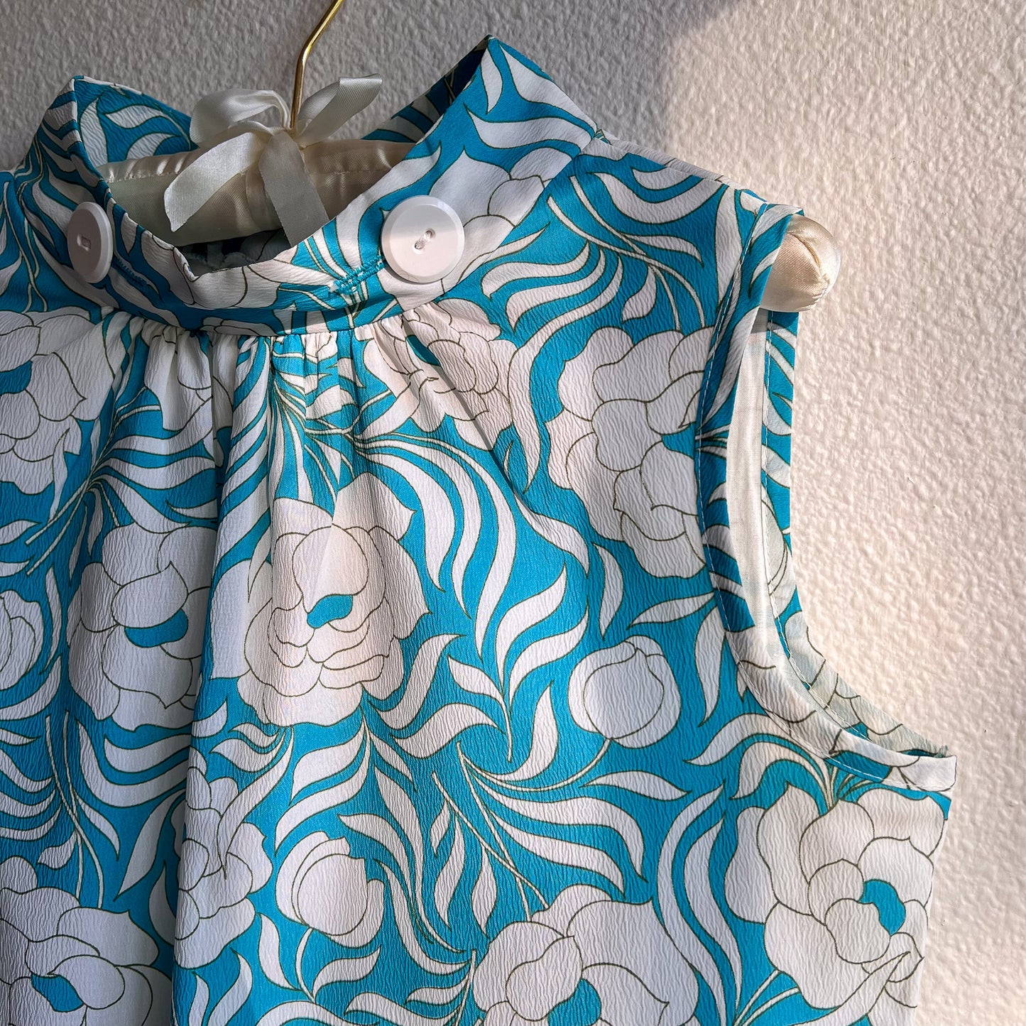 1960s Blue and White Floral Print Button Dress (M/L)