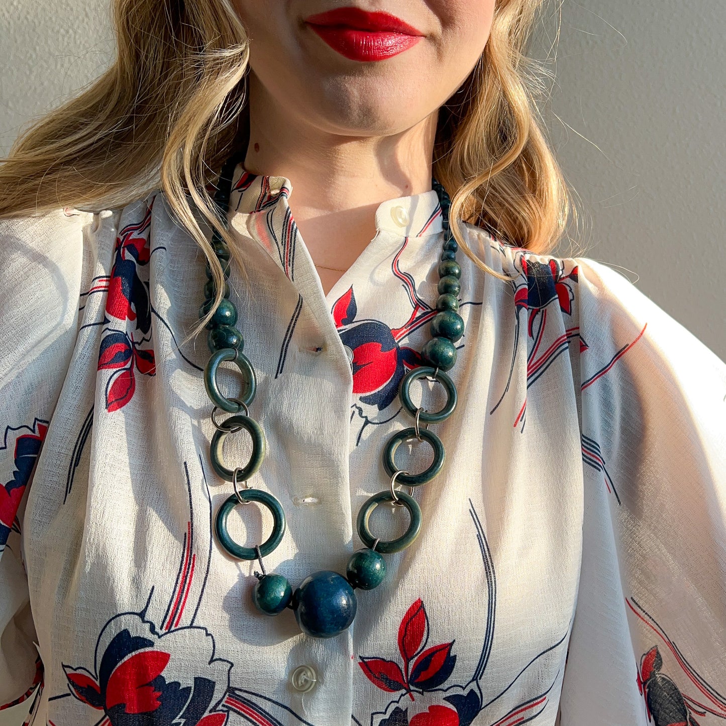 Retro 1960s Blue Wood Beads Necklace