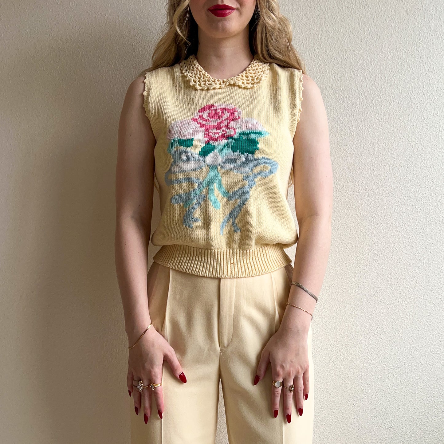 Adorable 1980s Cream Sweater With Floral Bouquet (S/M)