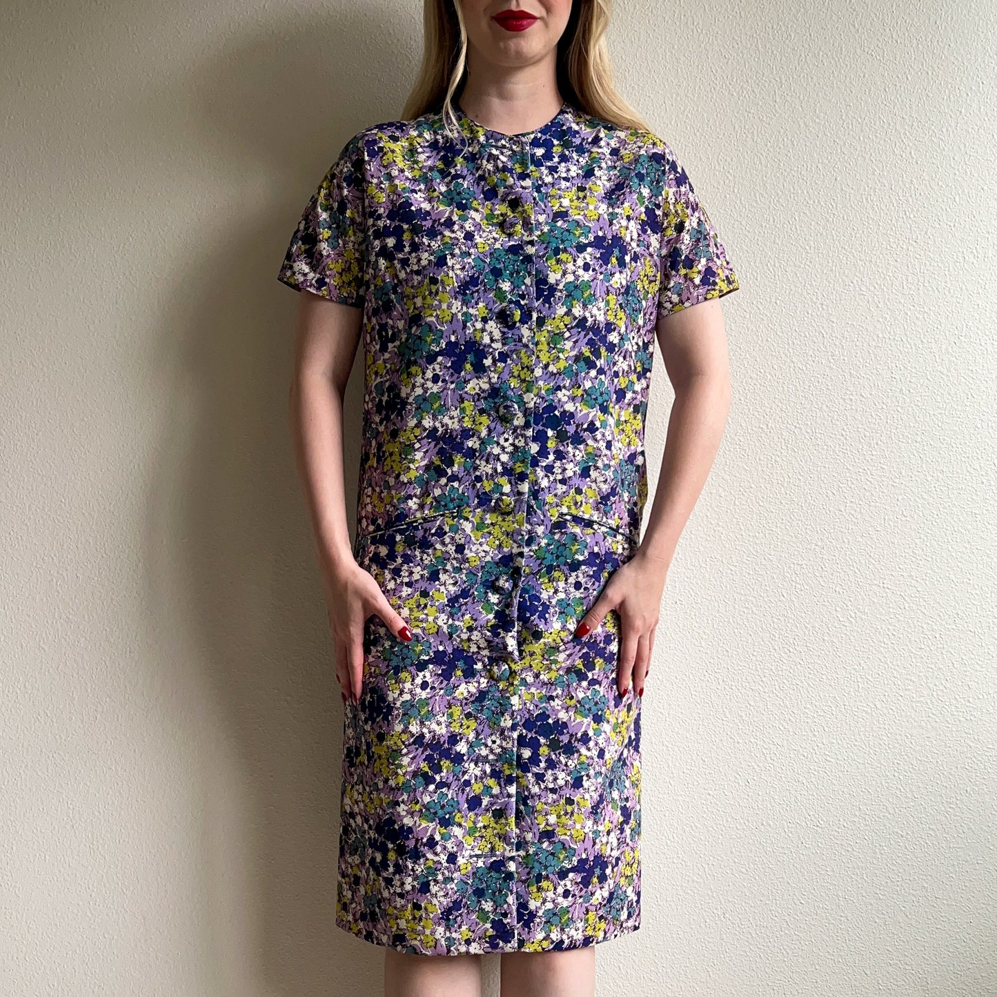 1960s Floral Buttoned Dress With Short Sleeves (S/M)