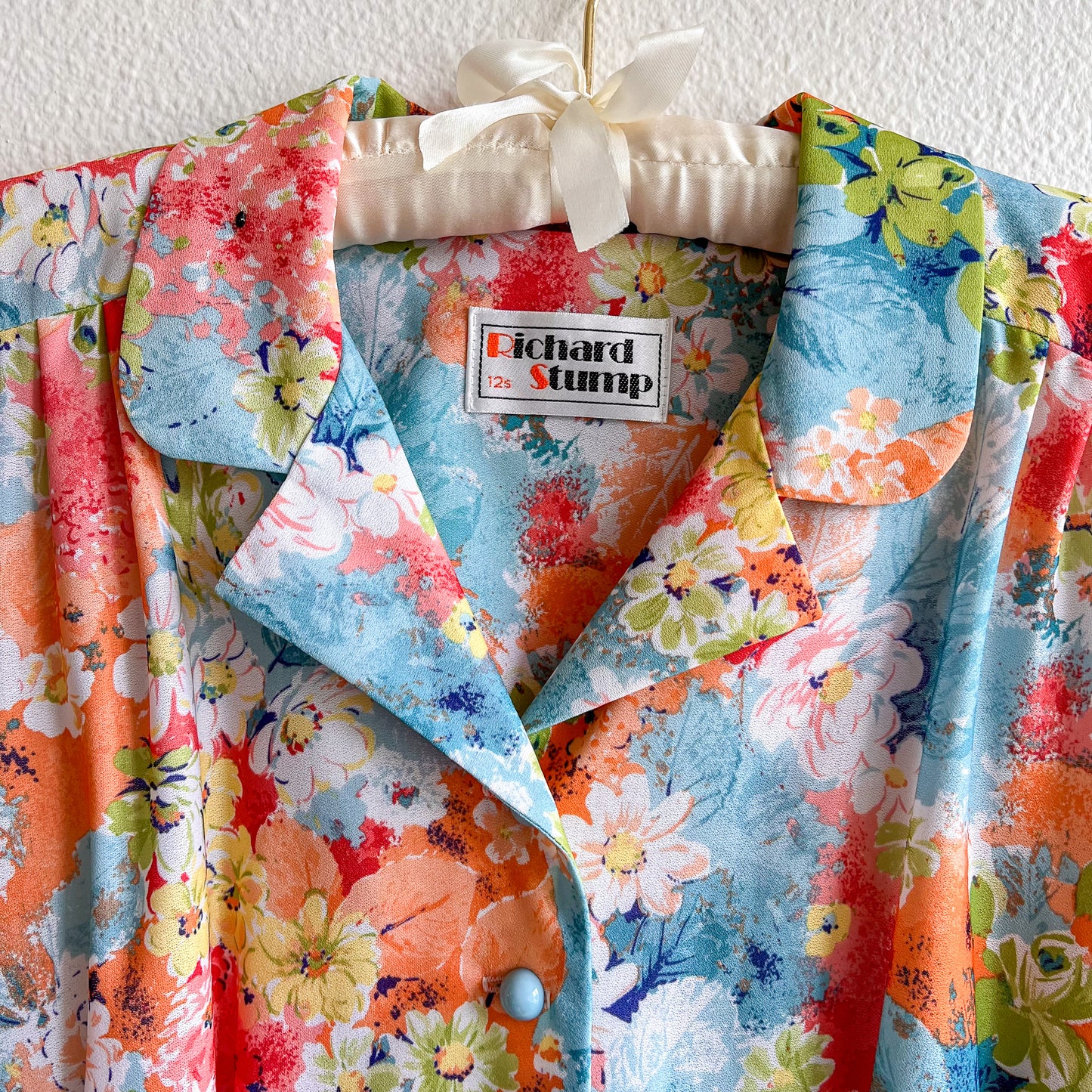 1960s Colorful Floral Pattern With Turquoise Buttons (M/L)