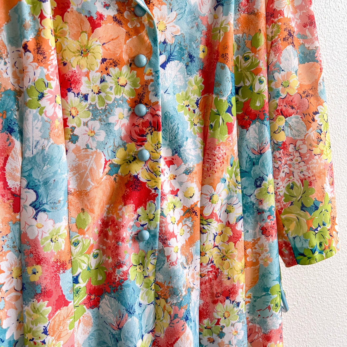 1960s Colorful Floral Pattern With Turquoise Buttons (M/L)