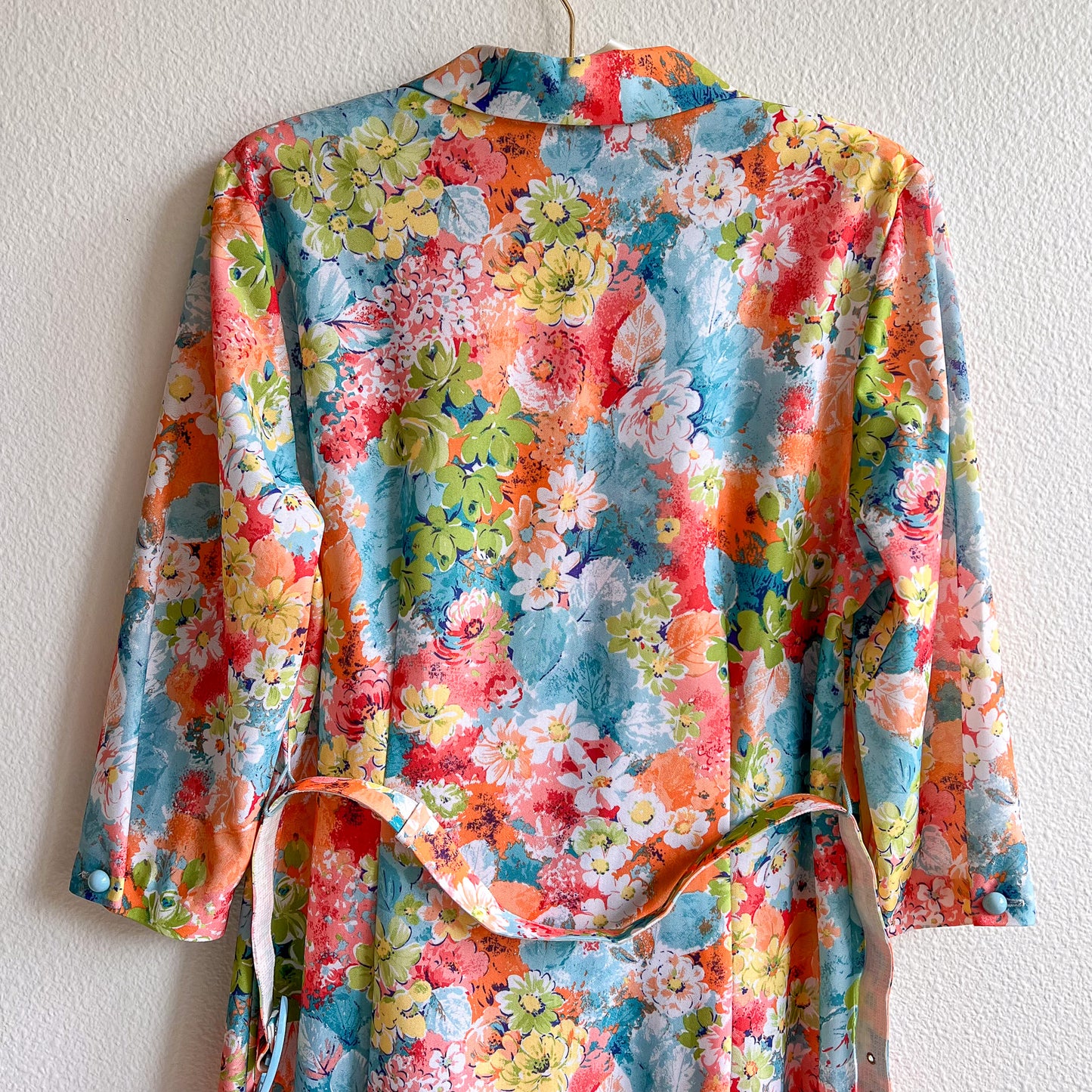 1960s Colorful Floral Pattern With Turquoise Buttons (M/L)