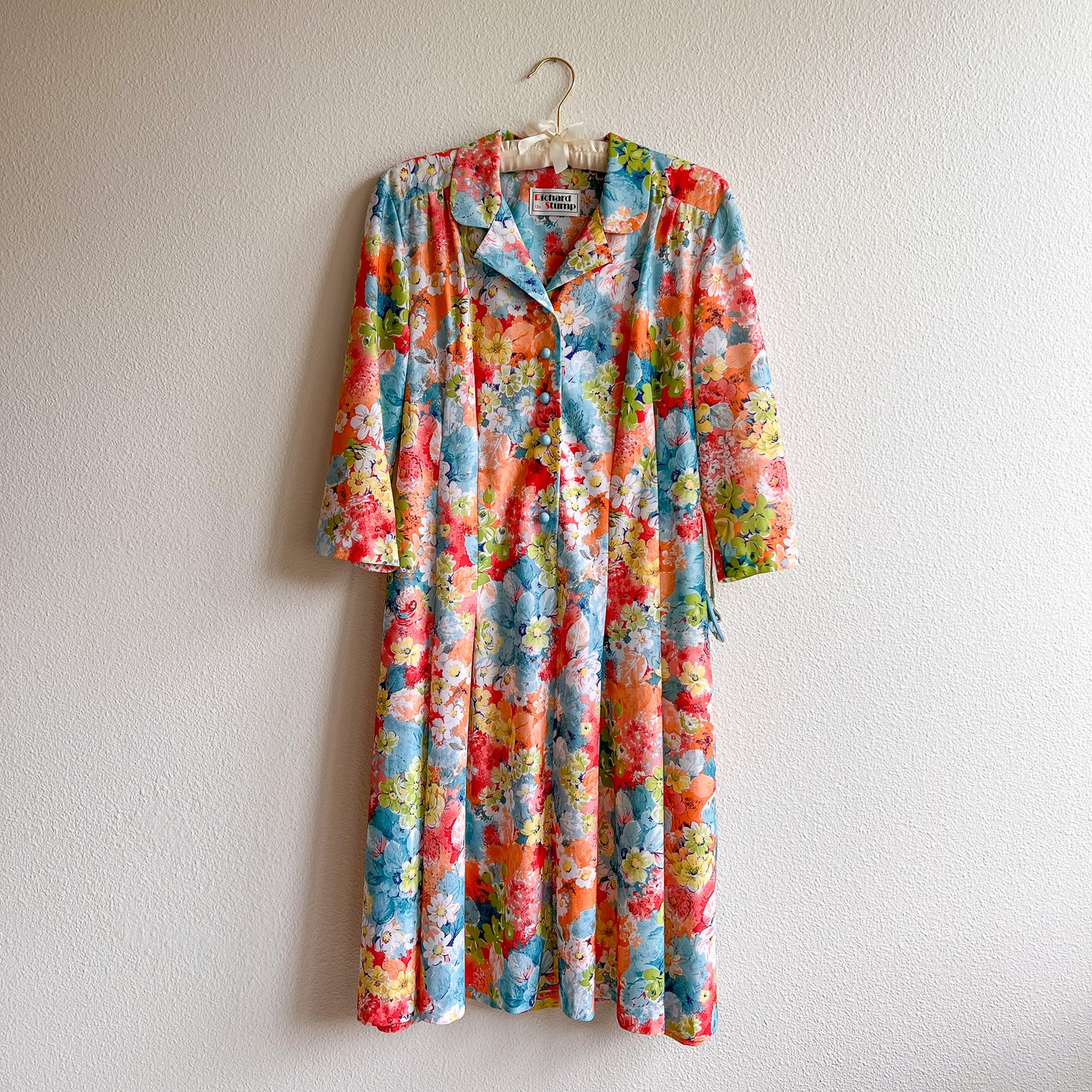 1960s Colorful Floral Pattern With Turquoise Buttons (M/L)