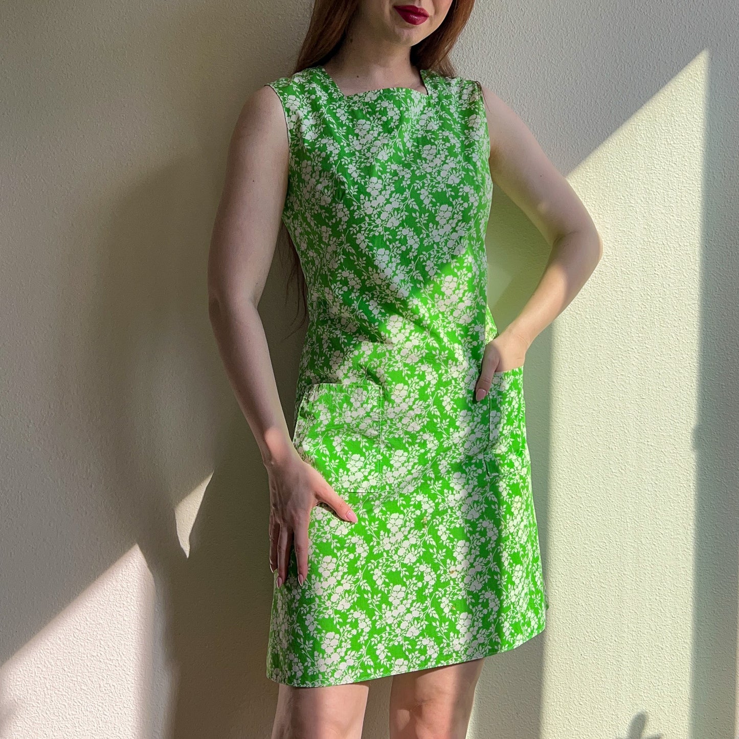 1960s Sleeveless Green Dress With White Floral Print (M)