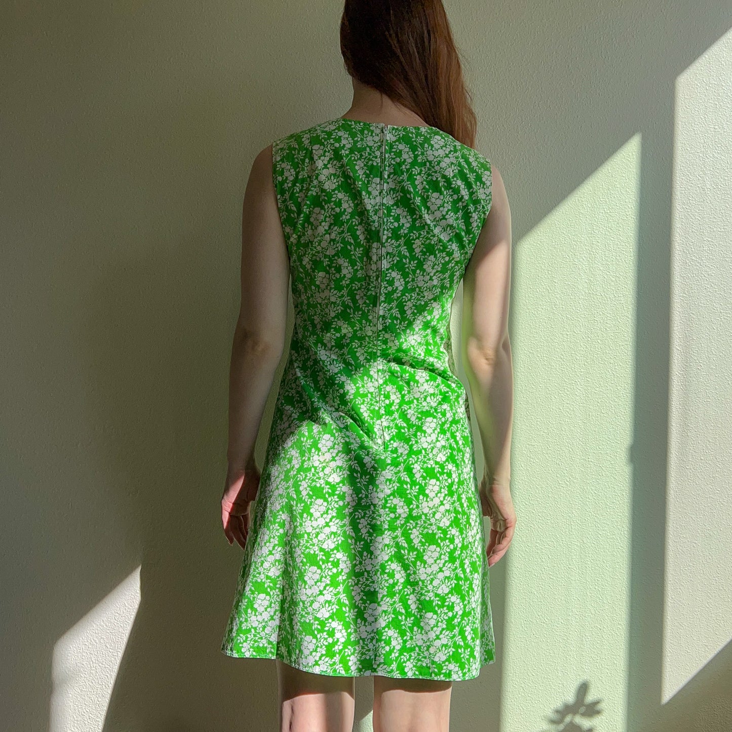 1960s Sleeveless Green Dress With White Floral Print (M)