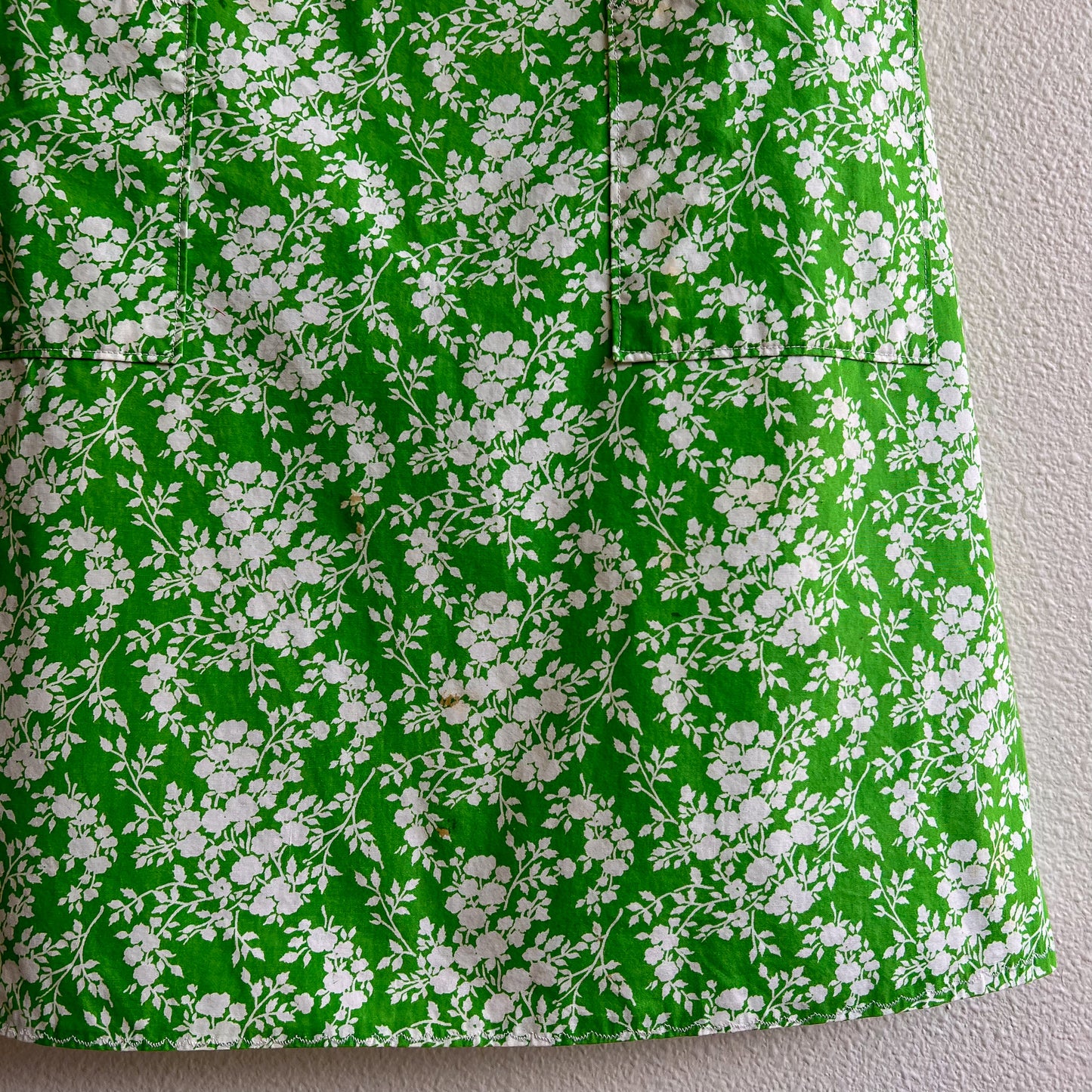 1960s Sleeveless Green Dress With White Floral Print (M)